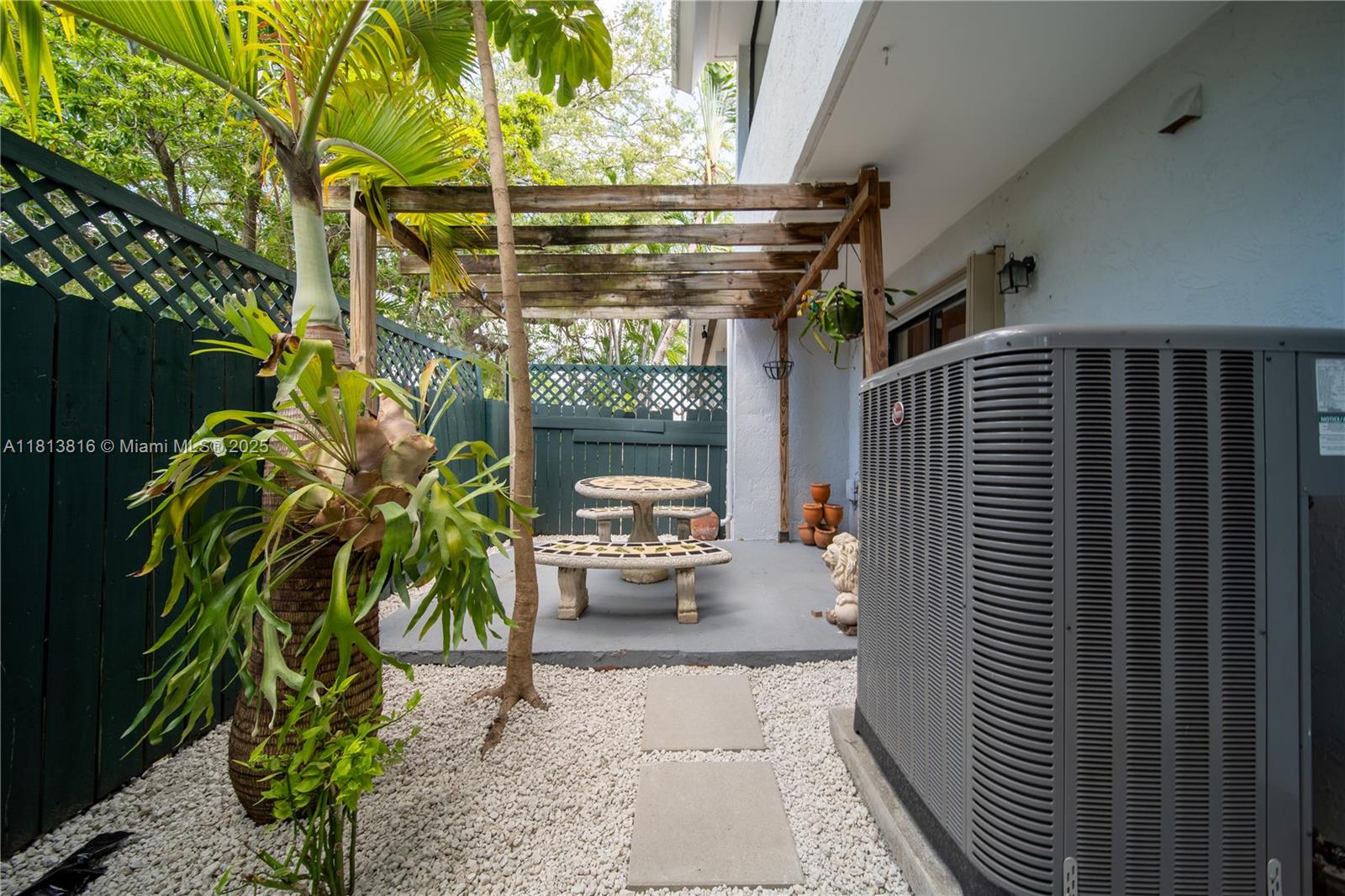 SOUTH BAY ESTATES - Residential Lease