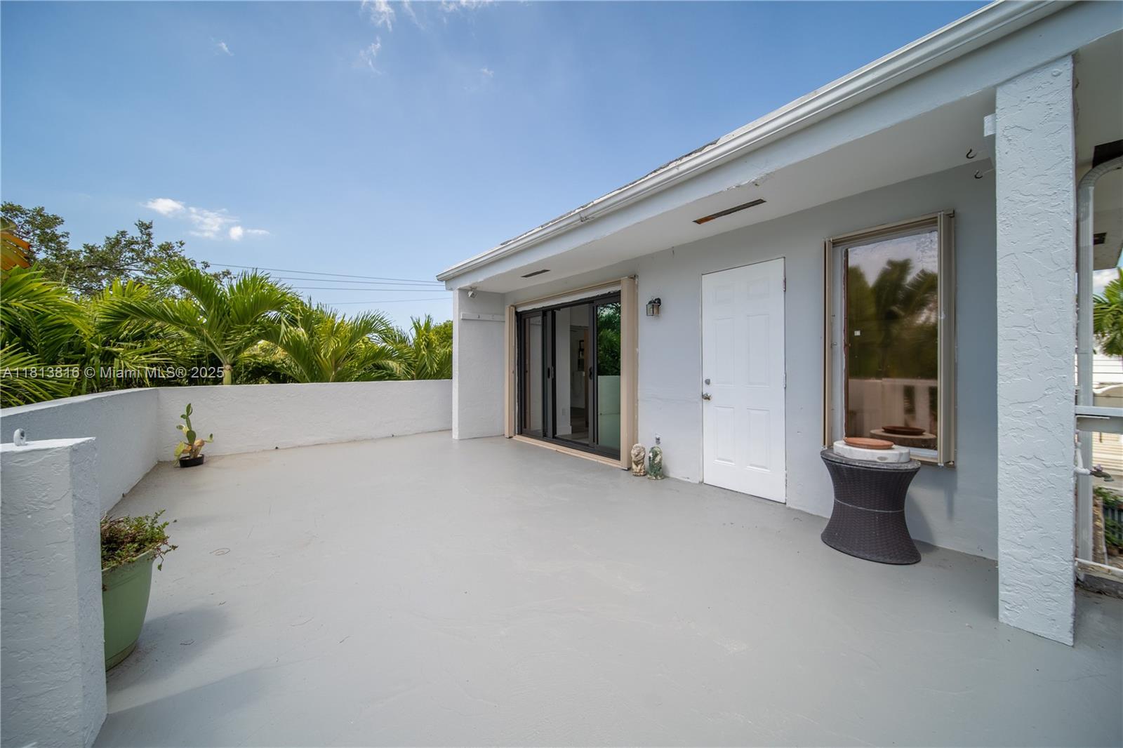 SOUTH BAY ESTATES - Residential Lease