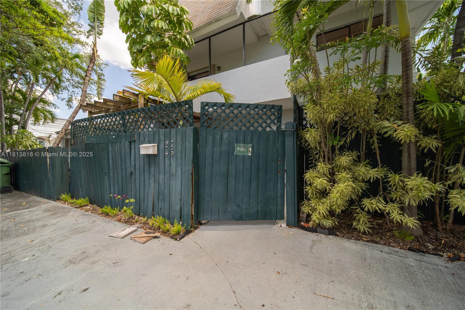 SOUTH BAY ESTATES - Residential Lease