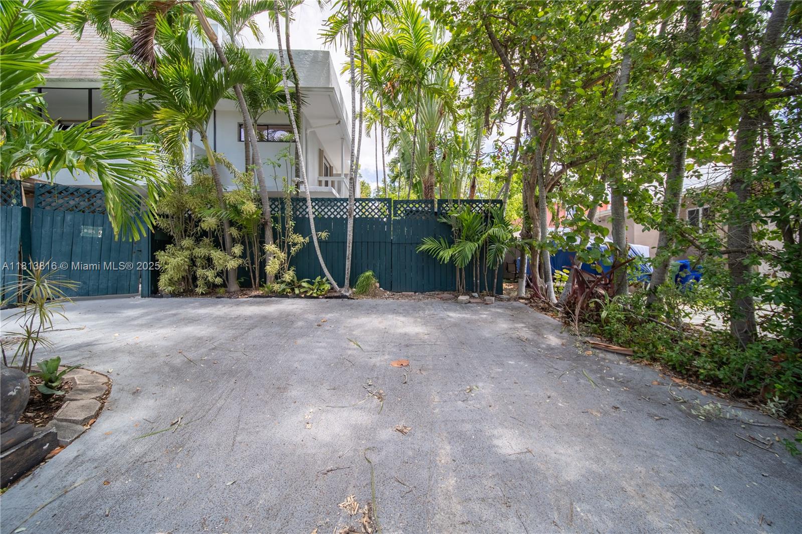 SOUTH BAY ESTATES - Residential Lease