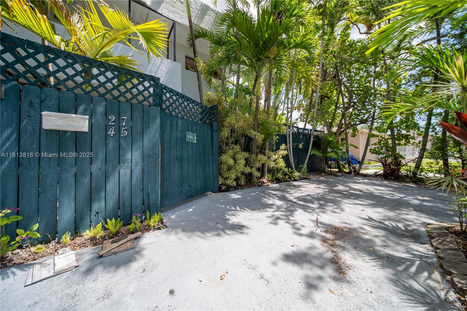 SOUTH BAY ESTATES - Residential Lease