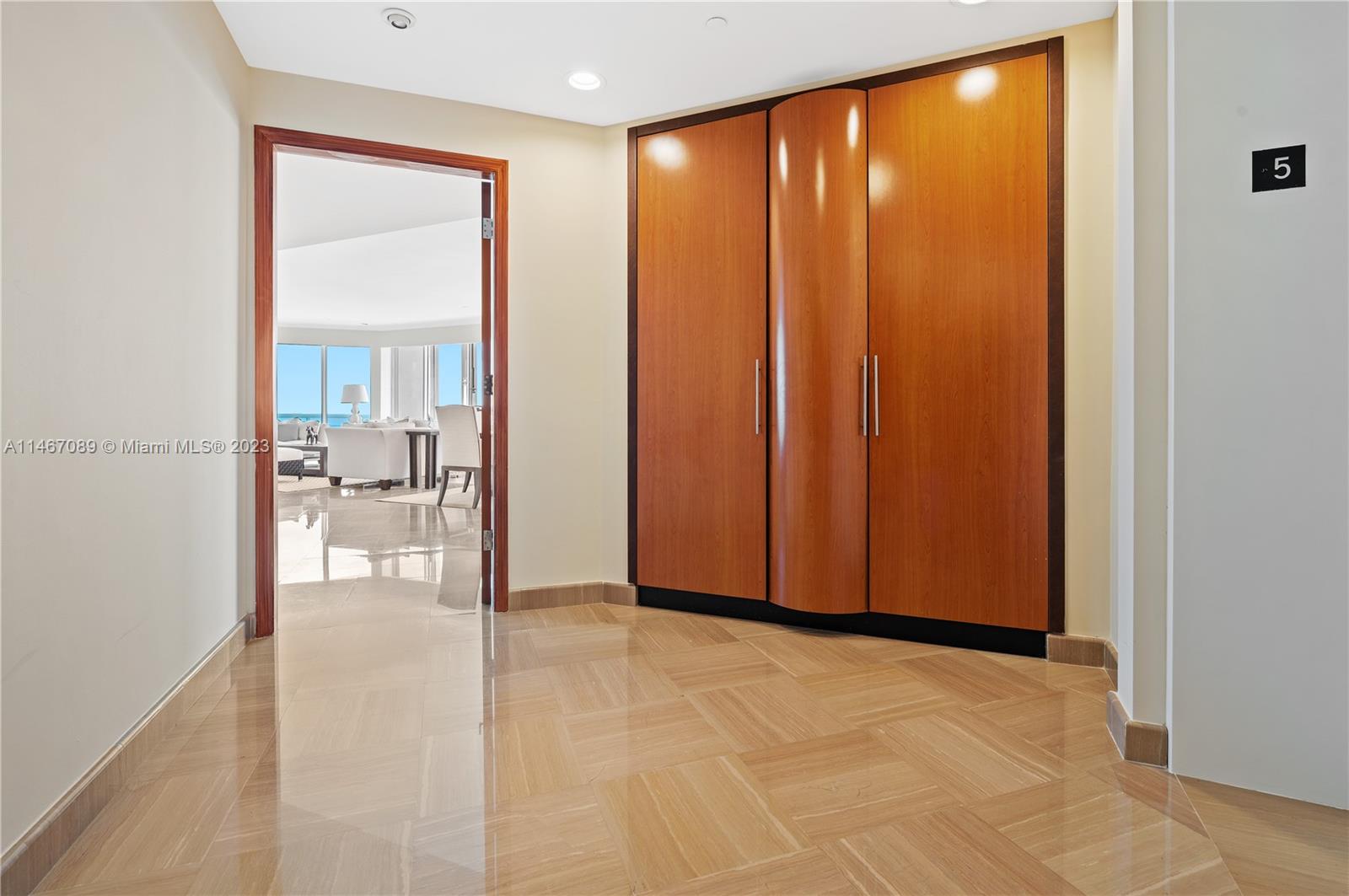 THE PALACE AT BAL HARBOUR - Residential