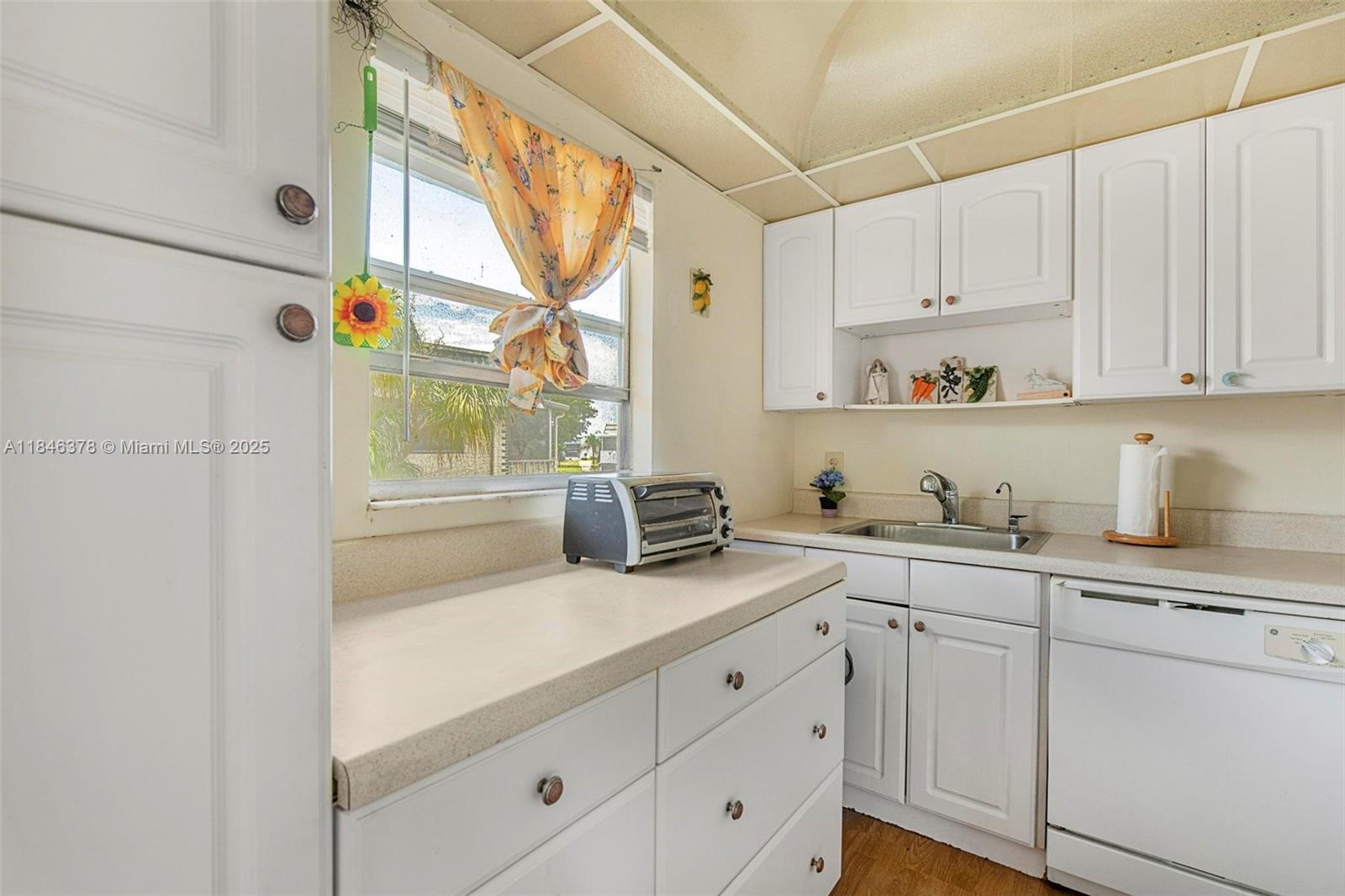 KINGS POINT MONACO CONDOS - Residential Lease