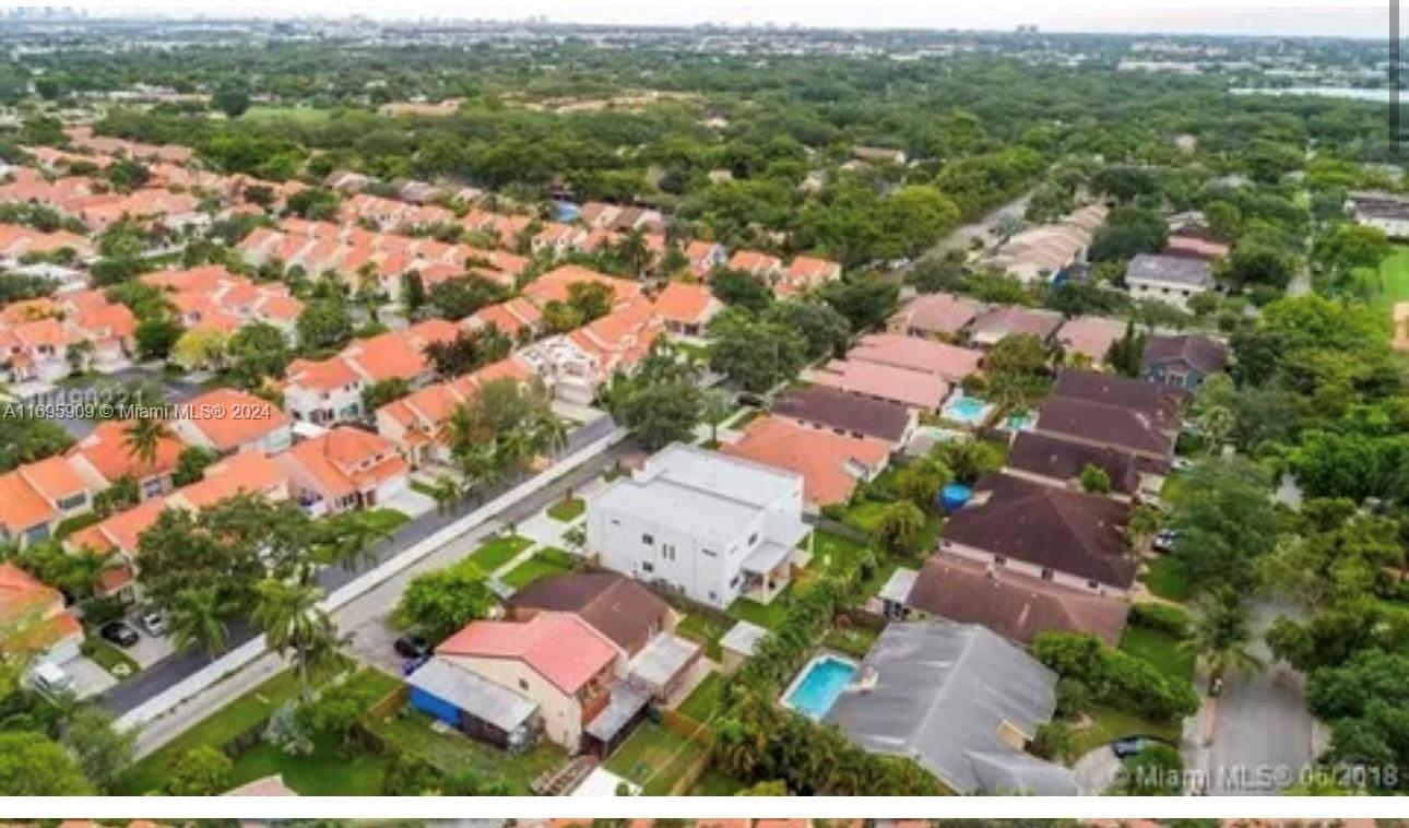 HOLLYWOOD GARDENS - Residential