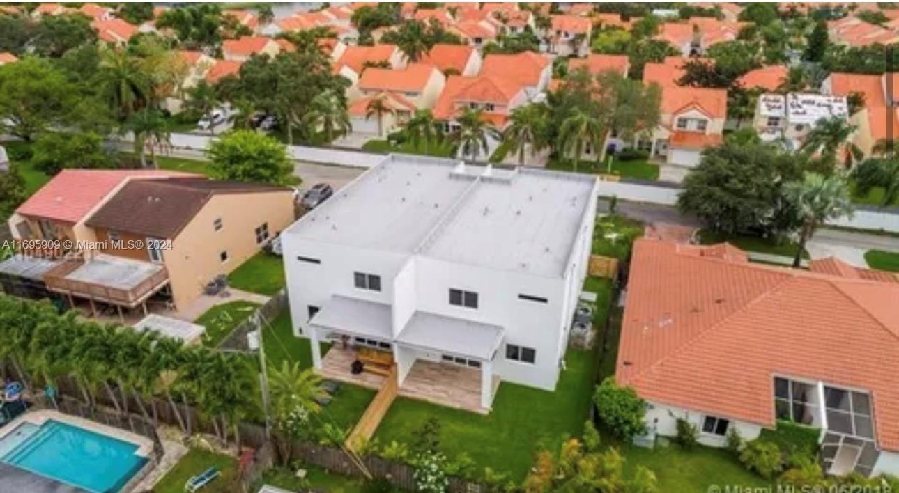 HOLLYWOOD GARDENS - Residential