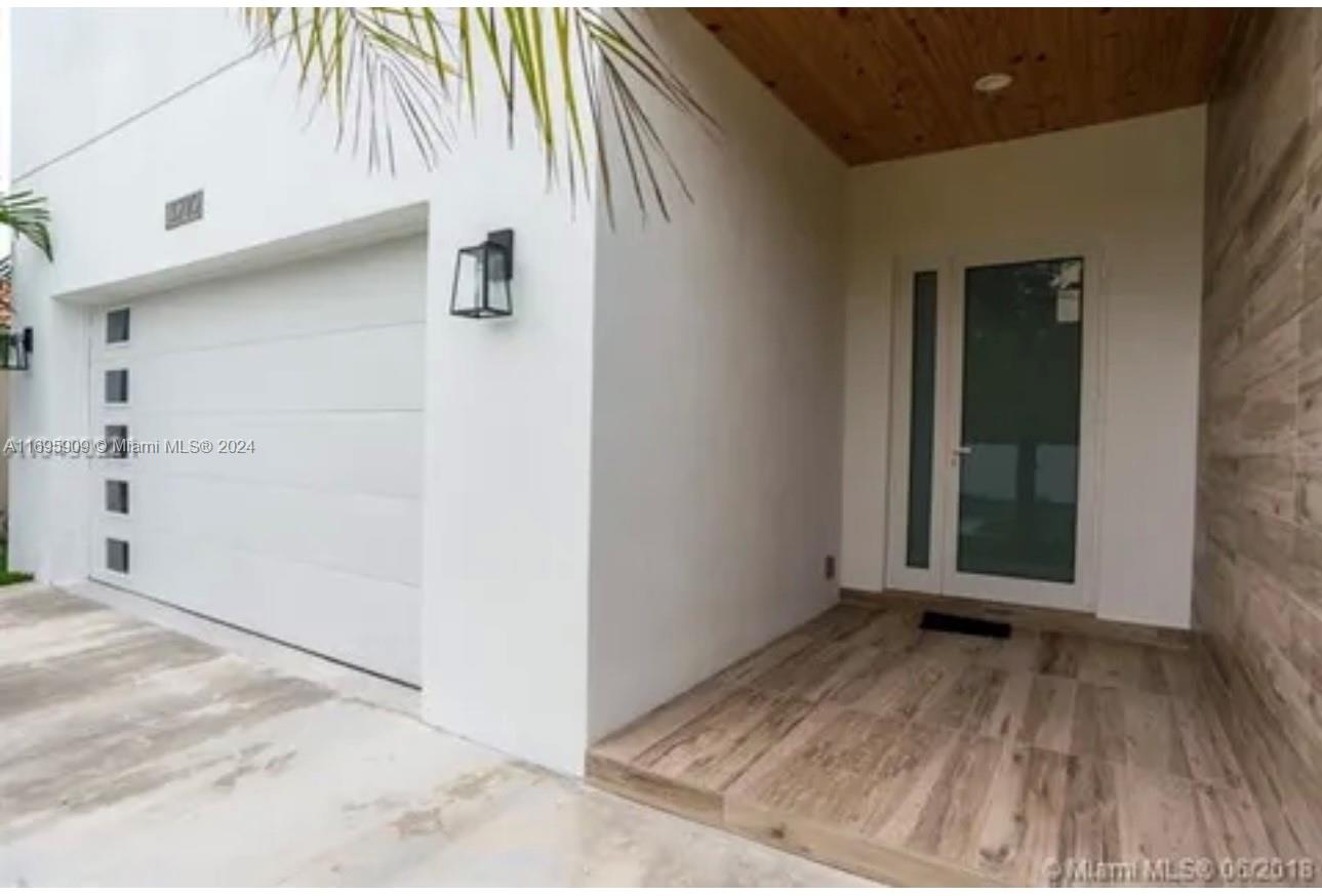 HOLLYWOOD GARDENS - Residential