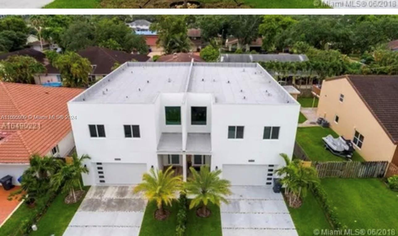 HOLLYWOOD GARDENS - Residential