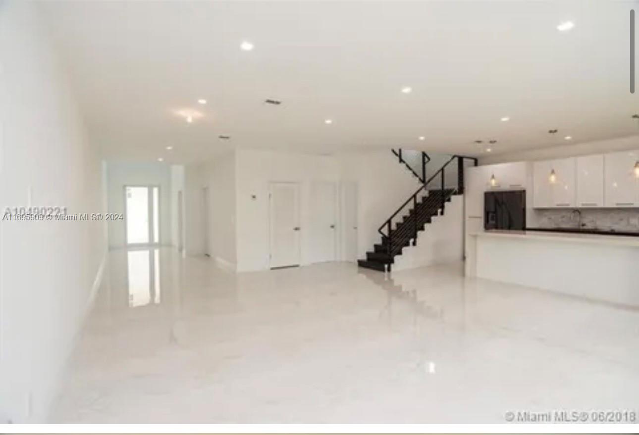 HOLLYWOOD GARDENS - Residential