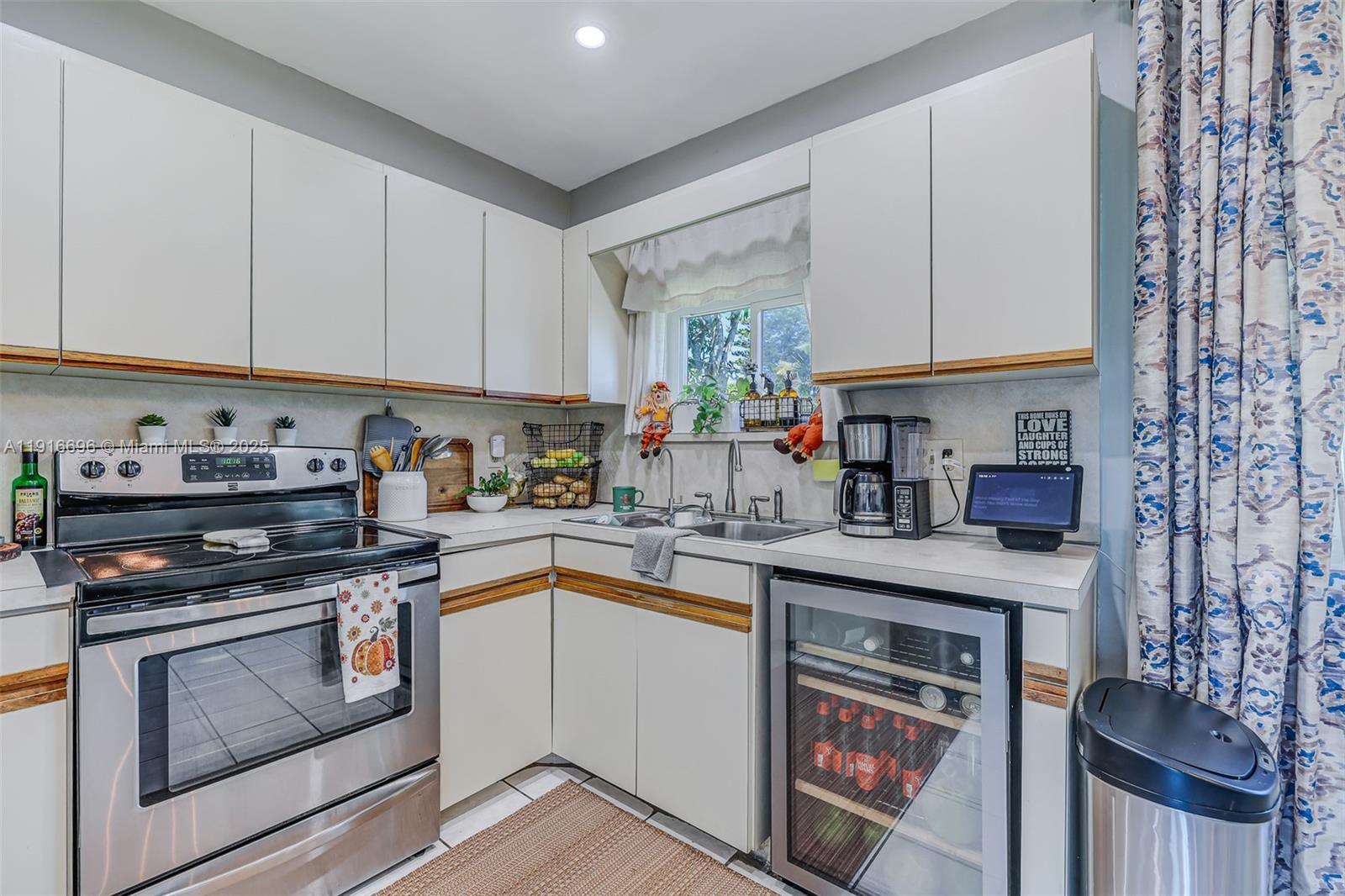 BROADVIEW COUNTRY CLUB ES - Residential