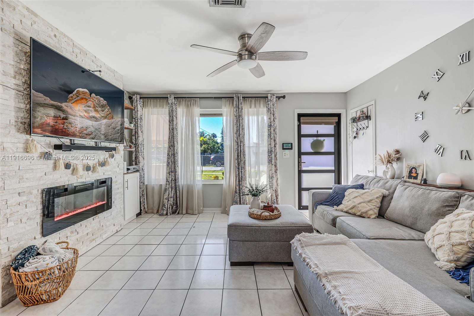 BROADVIEW COUNTRY CLUB ES - Residential