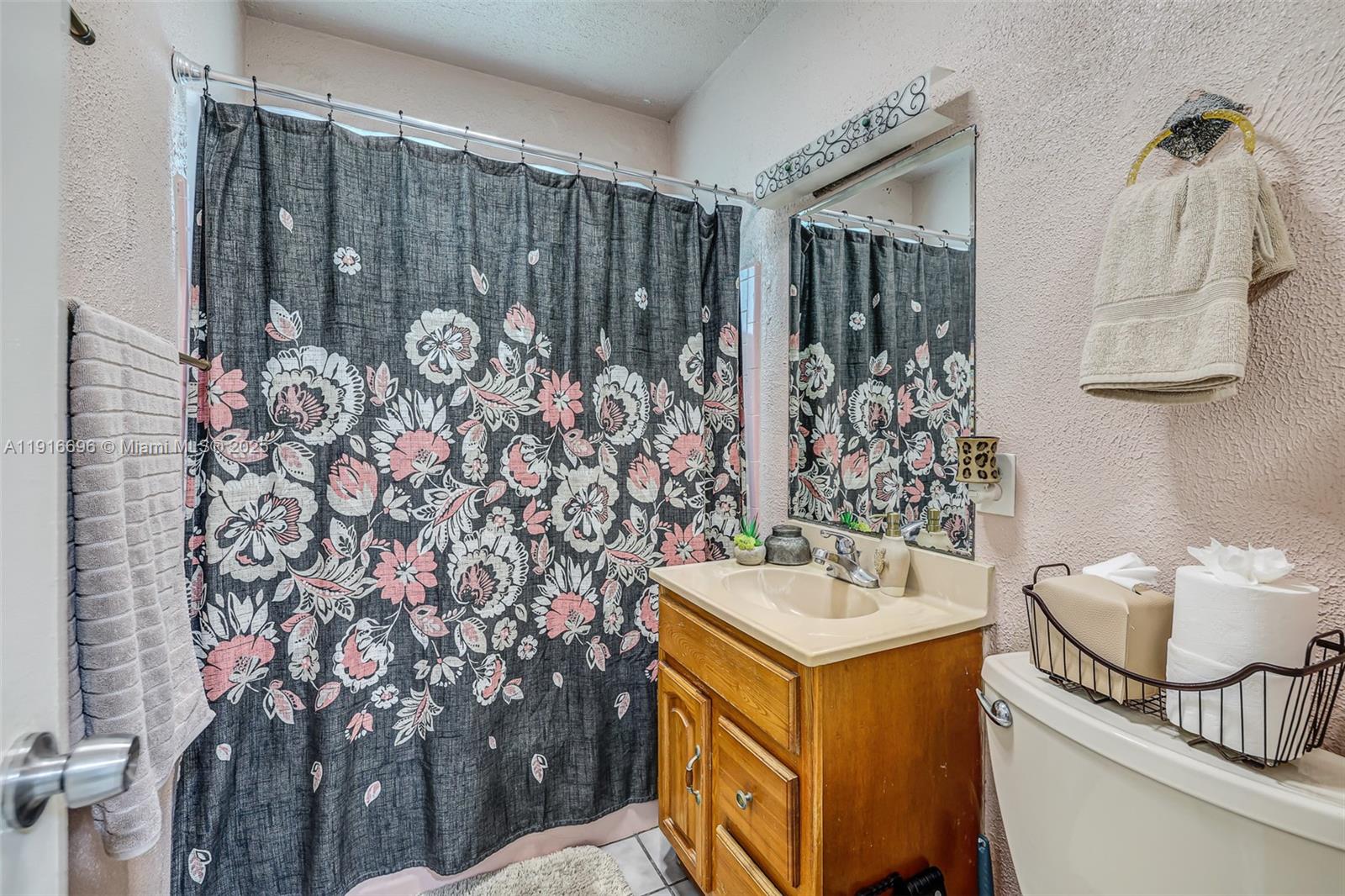 BROADVIEW COUNTRY CLUB ES - Residential