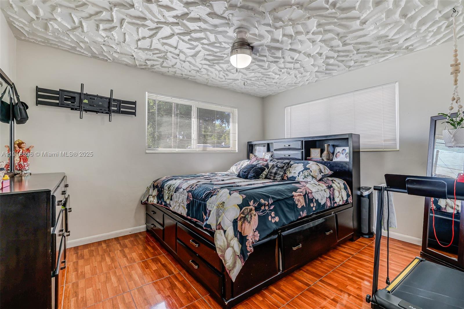 BROADVIEW COUNTRY CLUB ES - Residential