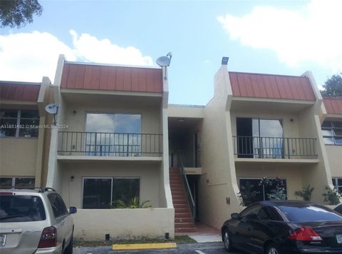 Condominium in Miami FL 13962 90th Ave Ave.jpg