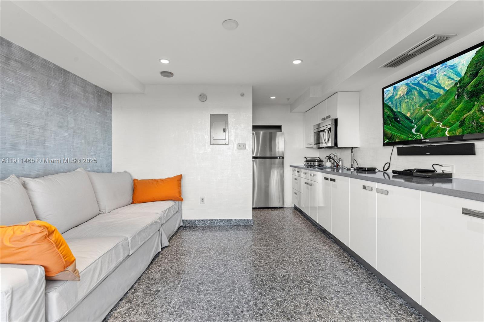 TRUMP ROYALE CONDO - Residential