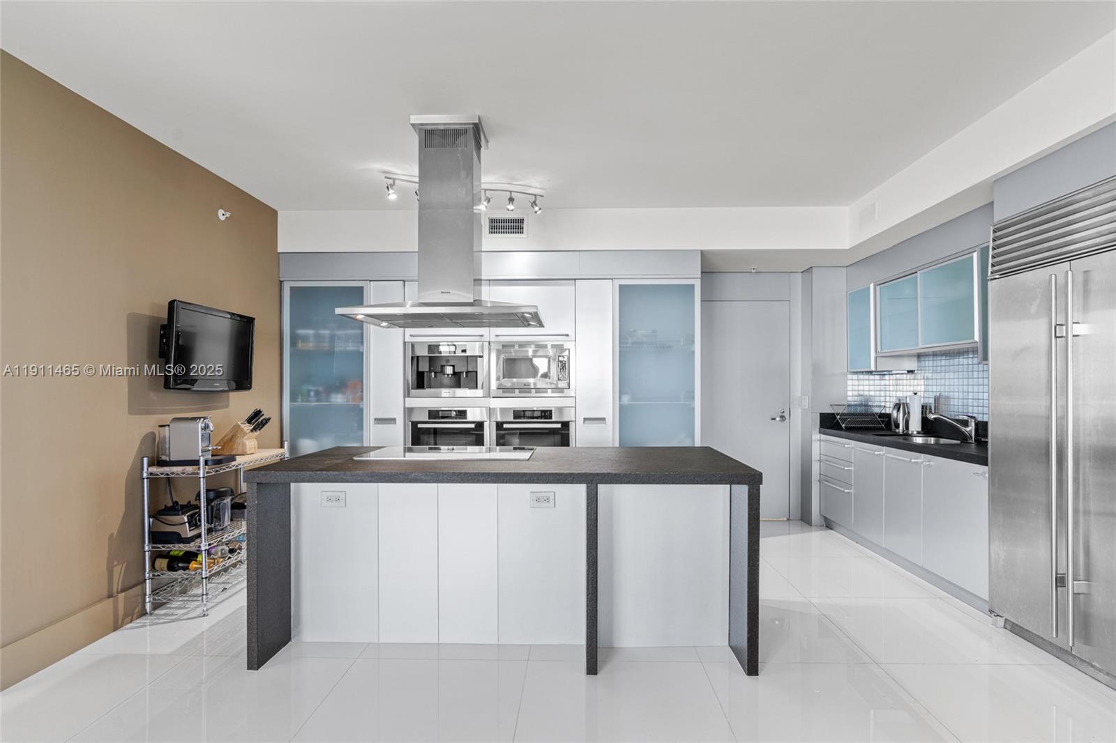 TRUMP ROYALE CONDO - Residential