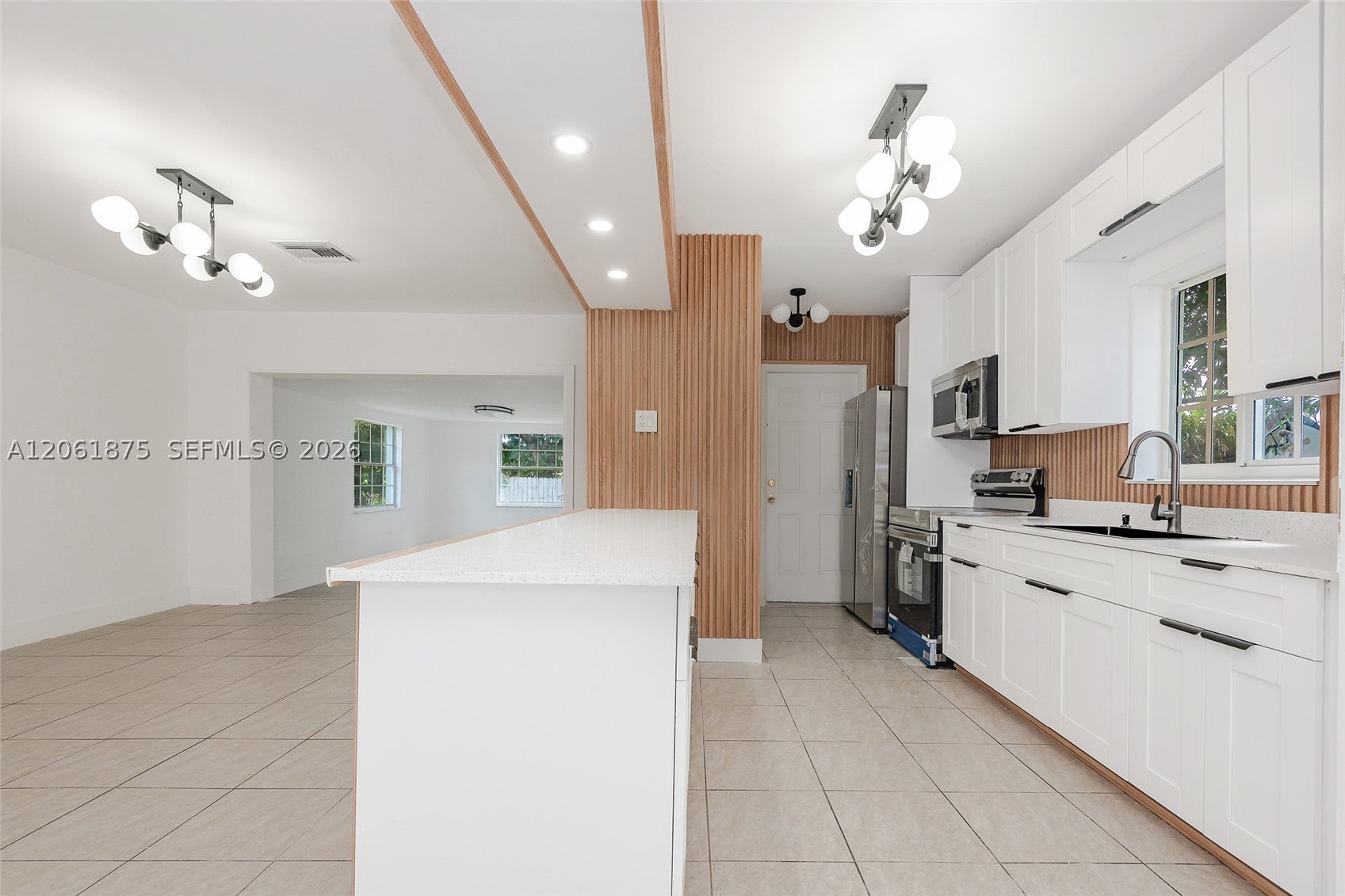 998 W 68th St
