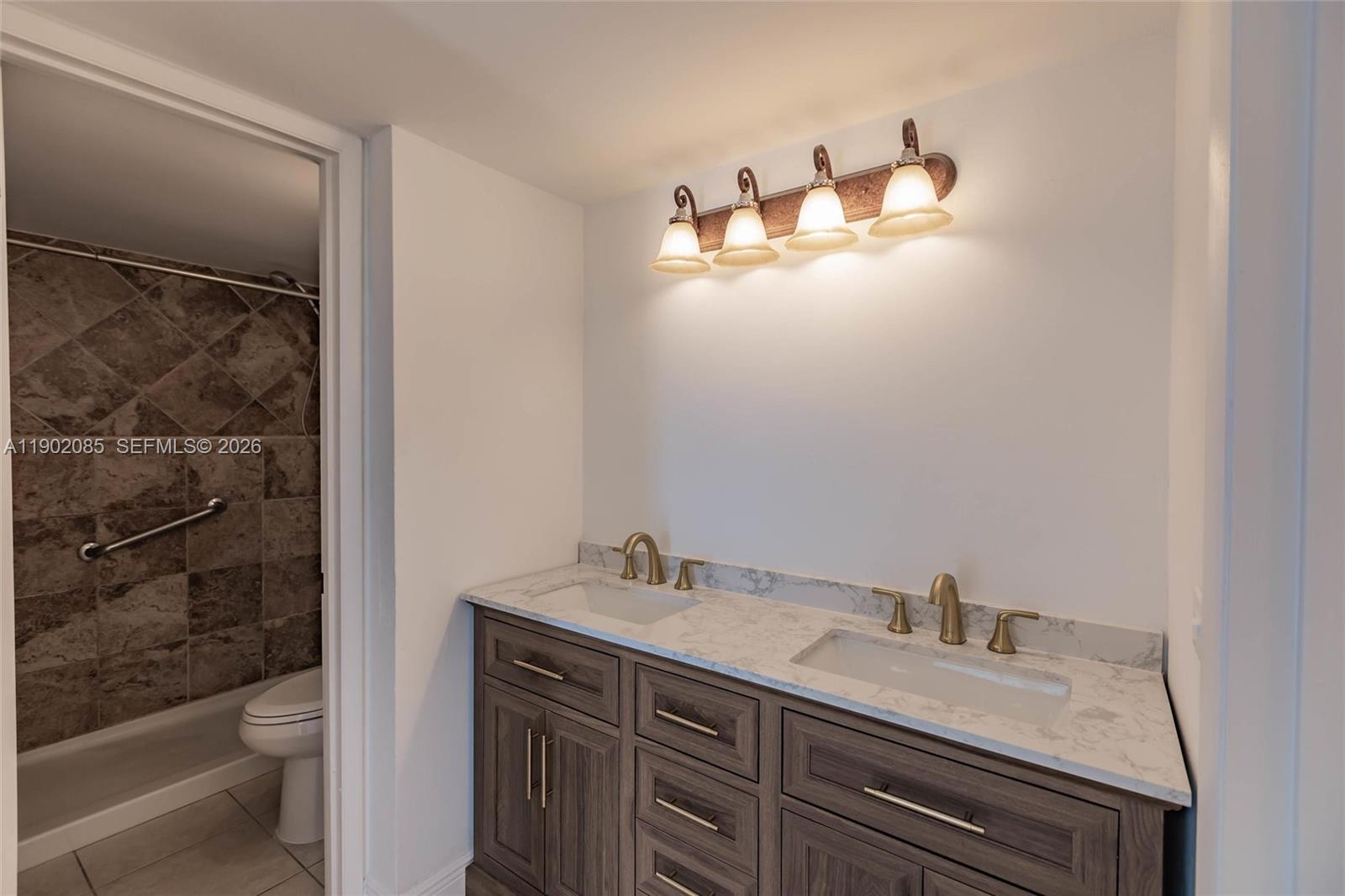 THE GREENS CONDO - Residential