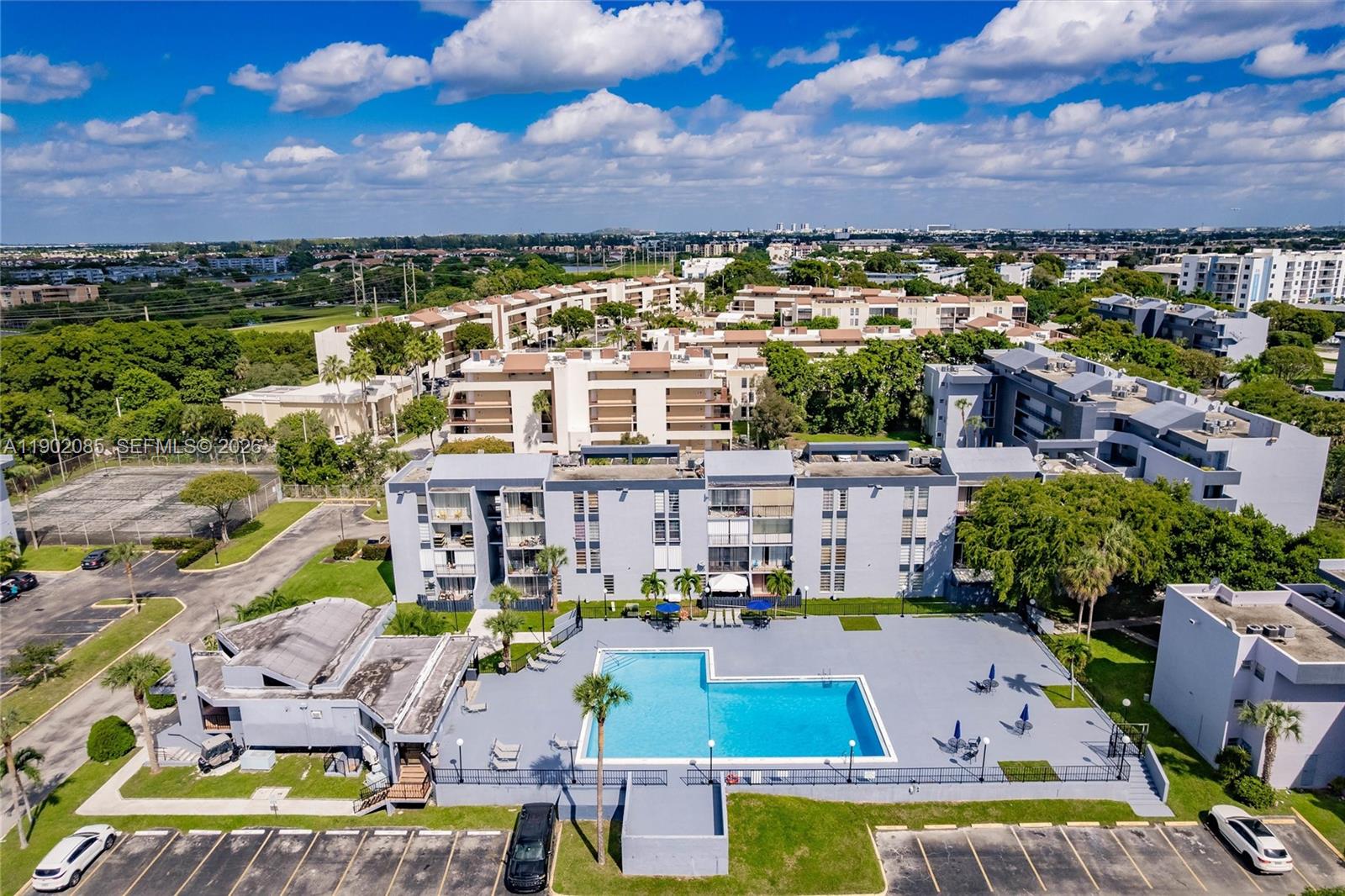 THE GREENS CONDO - Residential