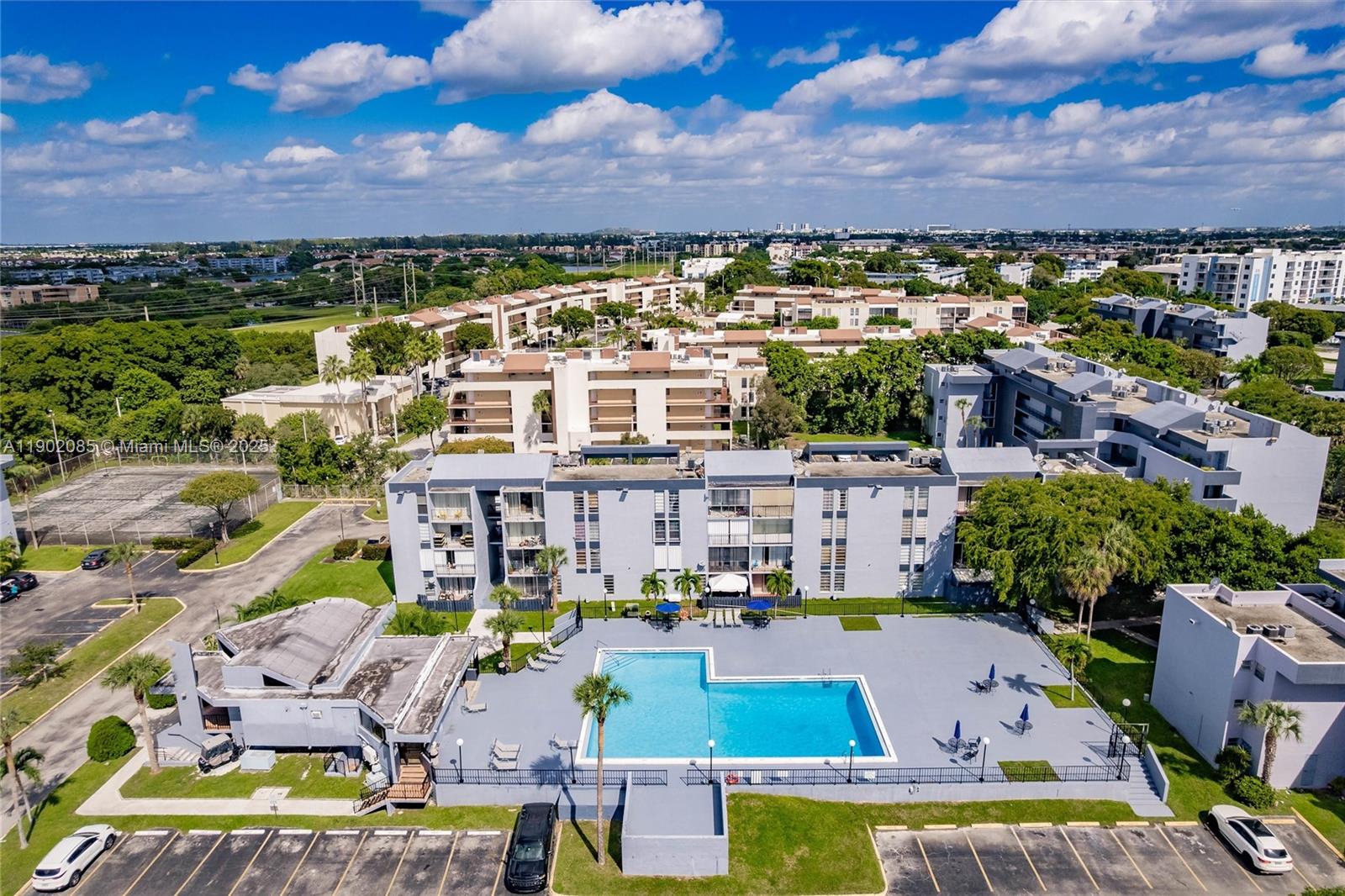 THE GREENS CONDO - Residential