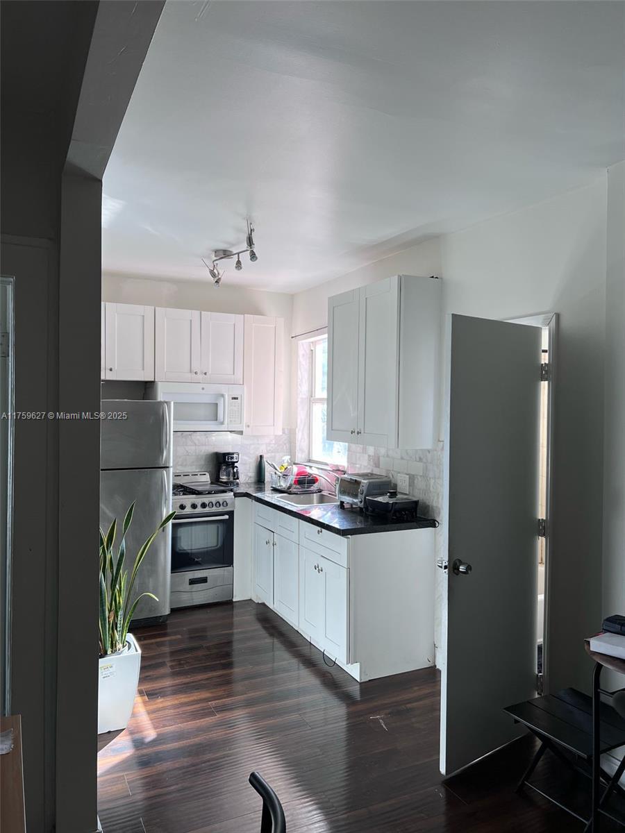 Property for Sale at 642 Michigan Ave 21, Miami Beach, Miami-Dade County, Florida - Bedrooms: 2 
Bathrooms: 1  - $250,000