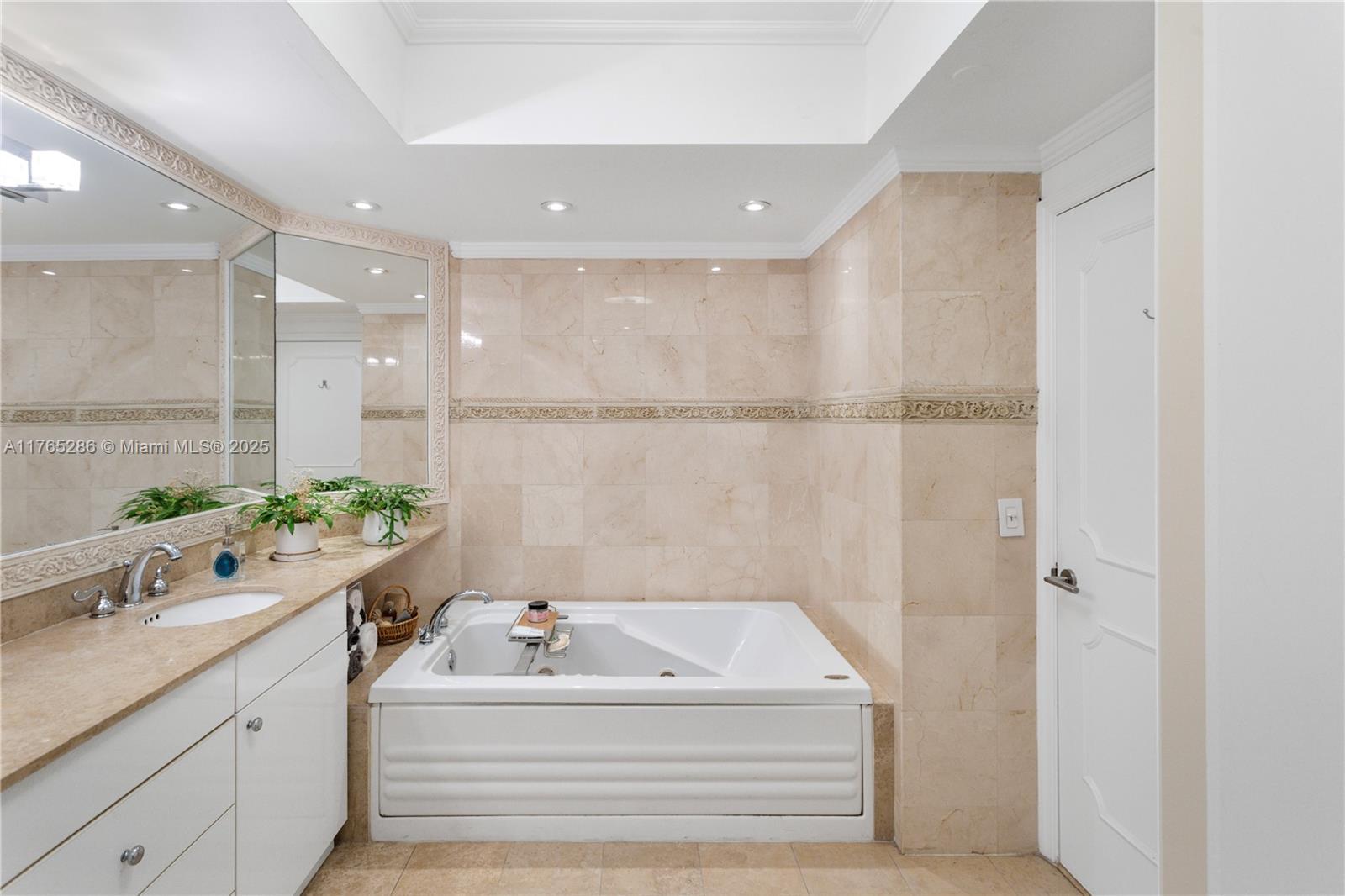 GREEN DIAMOND CONDO - Residential