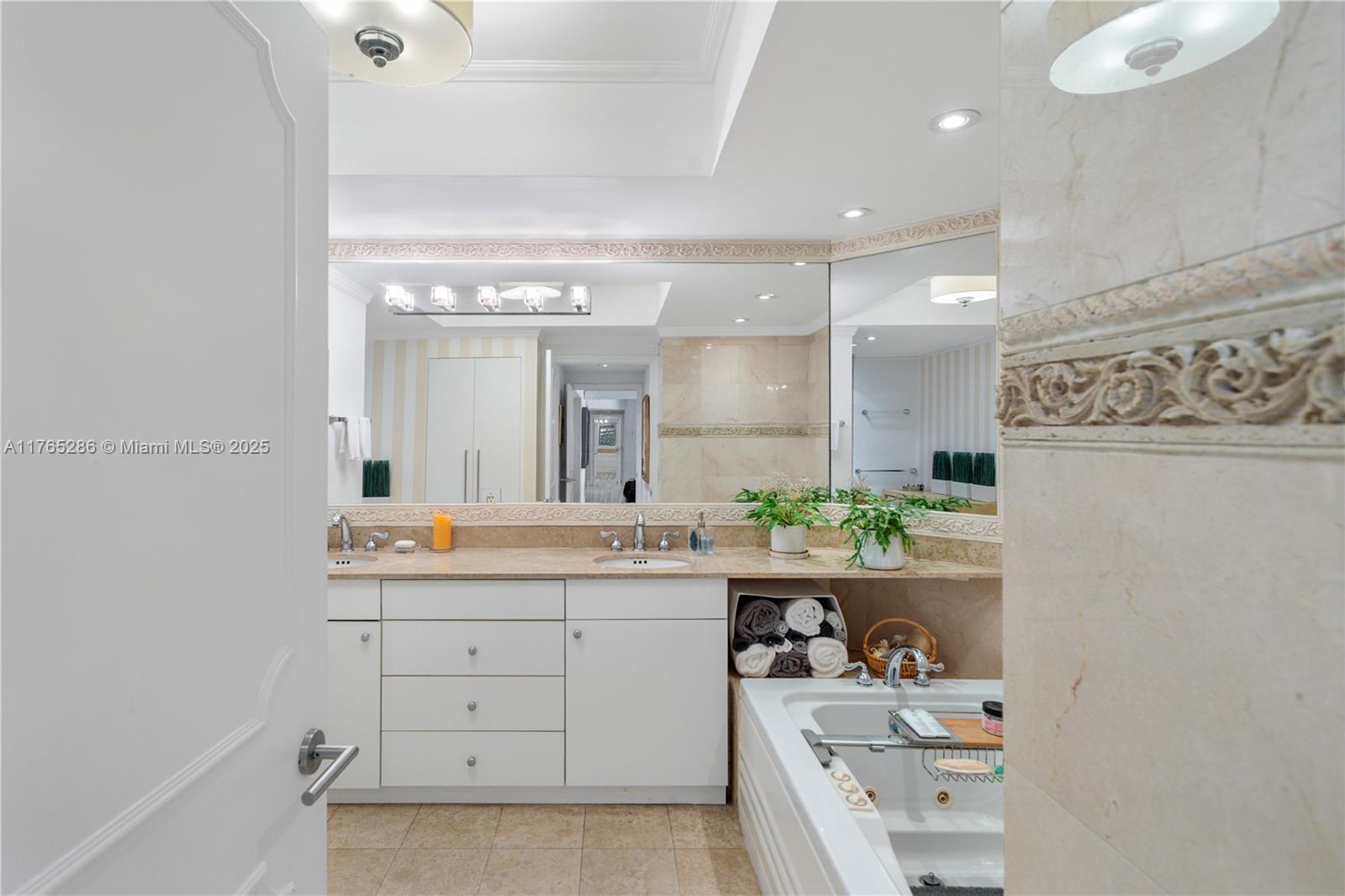 GREEN DIAMOND CONDO - Residential