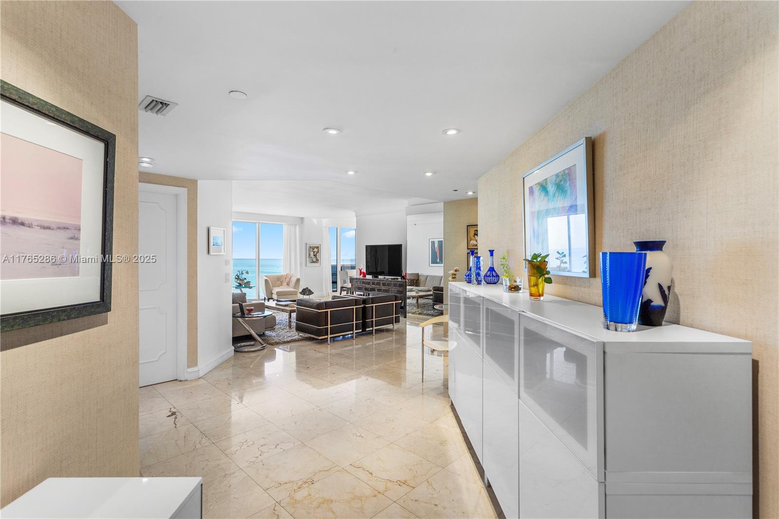 4775 Collins Ave 2101