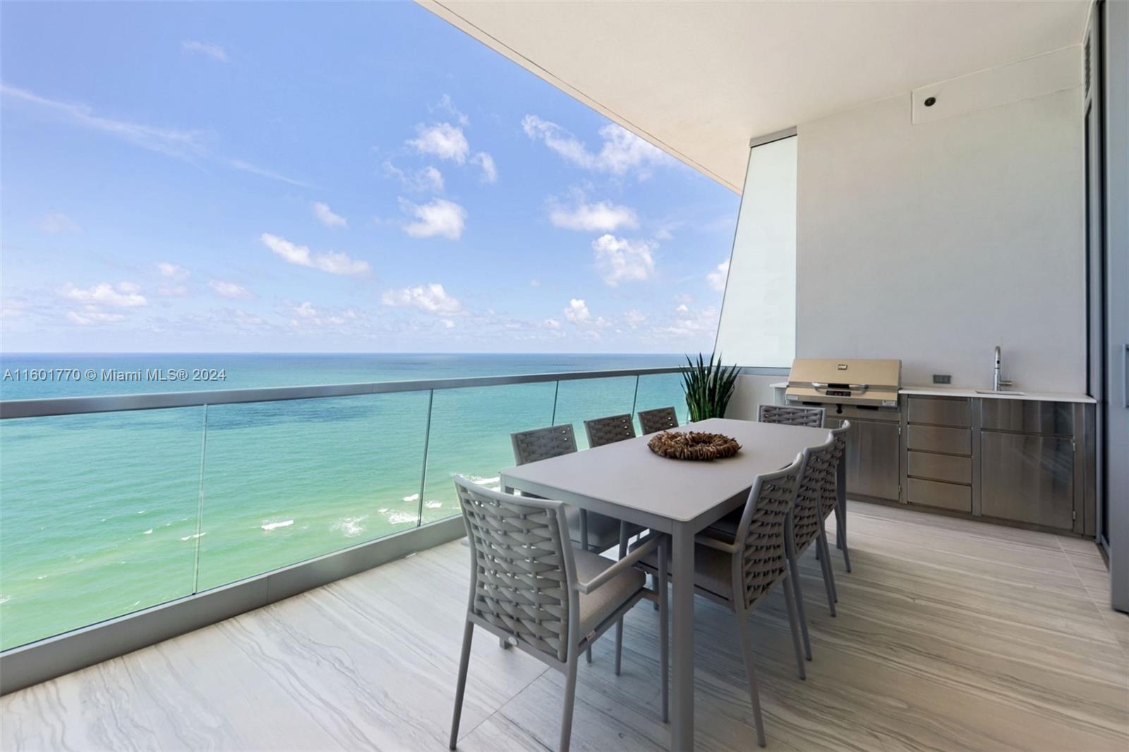 TURNBERRY OCEAN CLUB - Residential