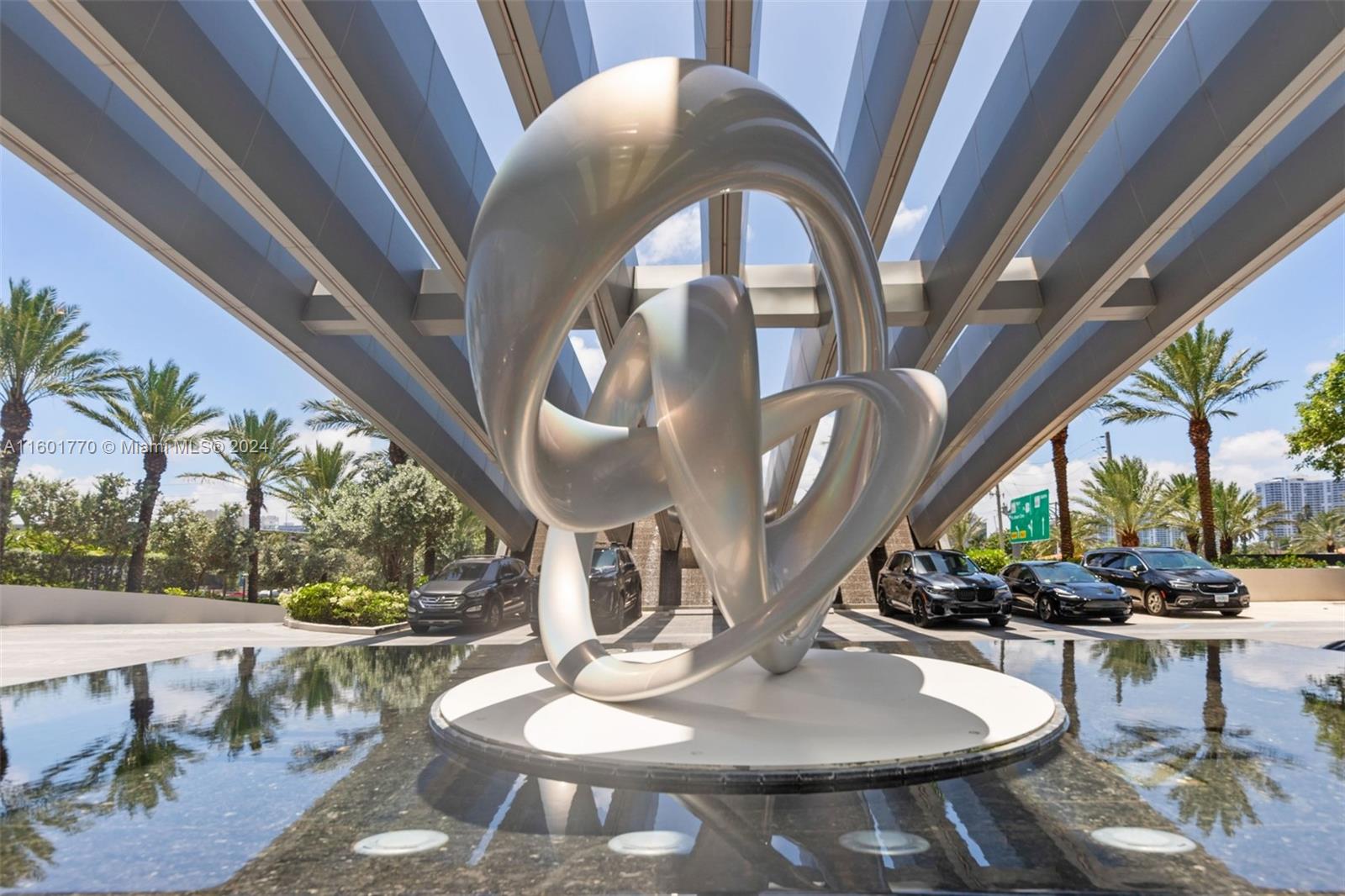 TURNBERRY OCEAN CLUB - Residential