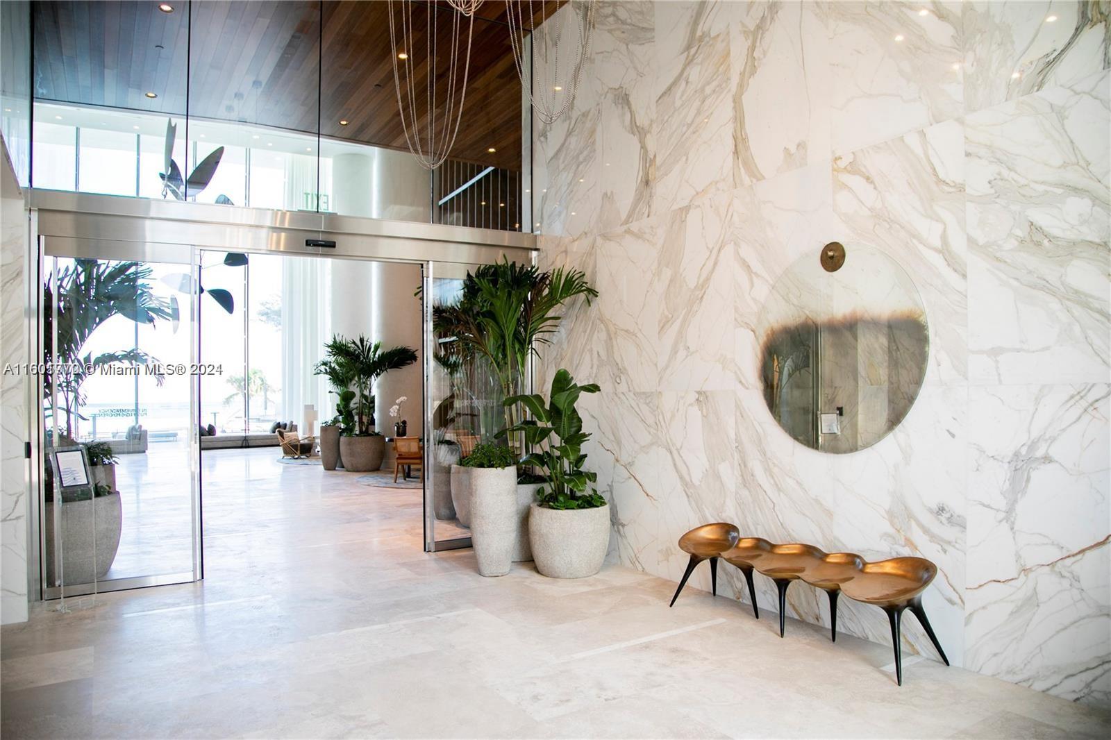 TURNBERRY OCEAN CLUB - Residential