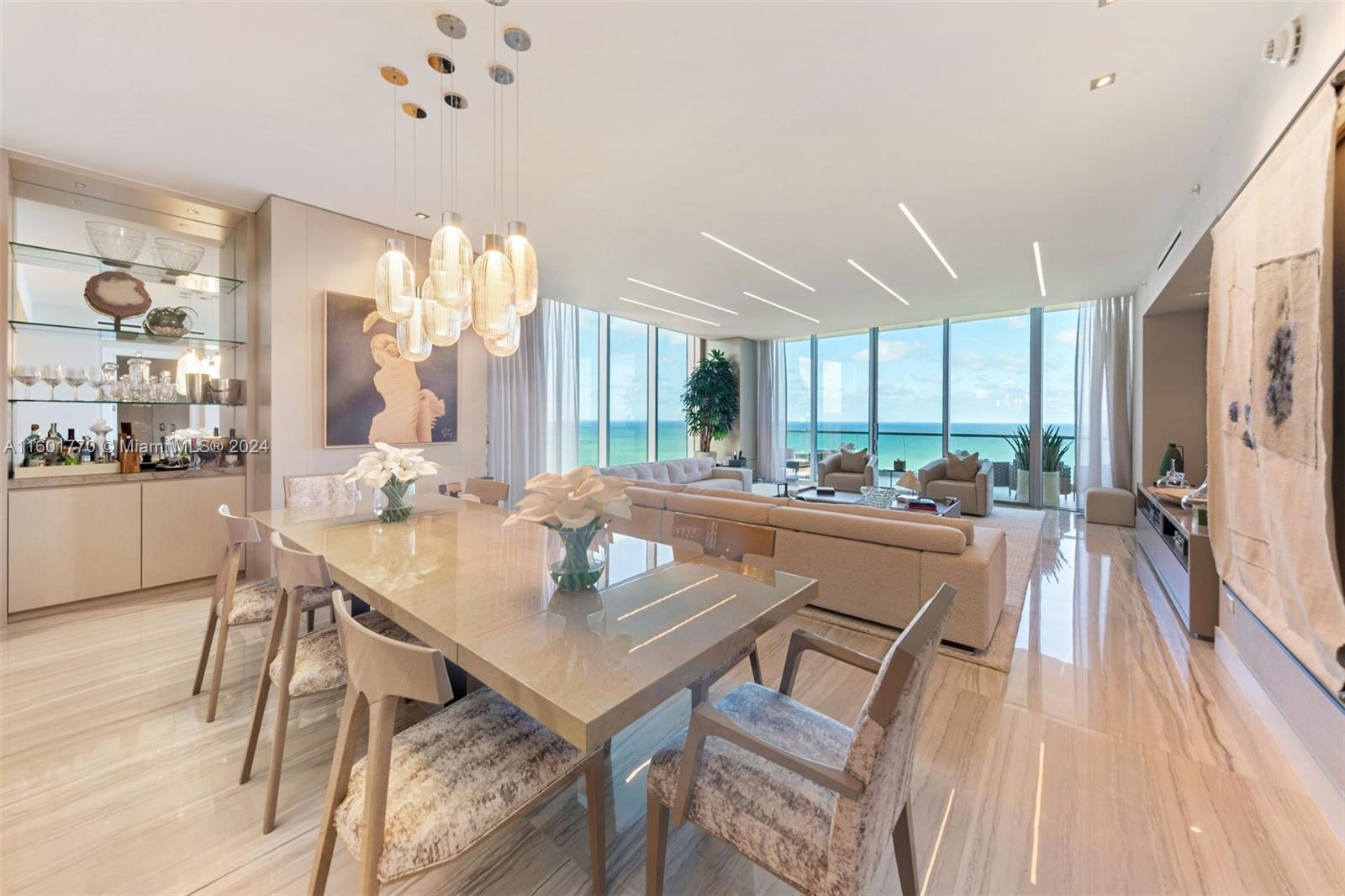 TURNBERRY OCEAN CLUB - Residential