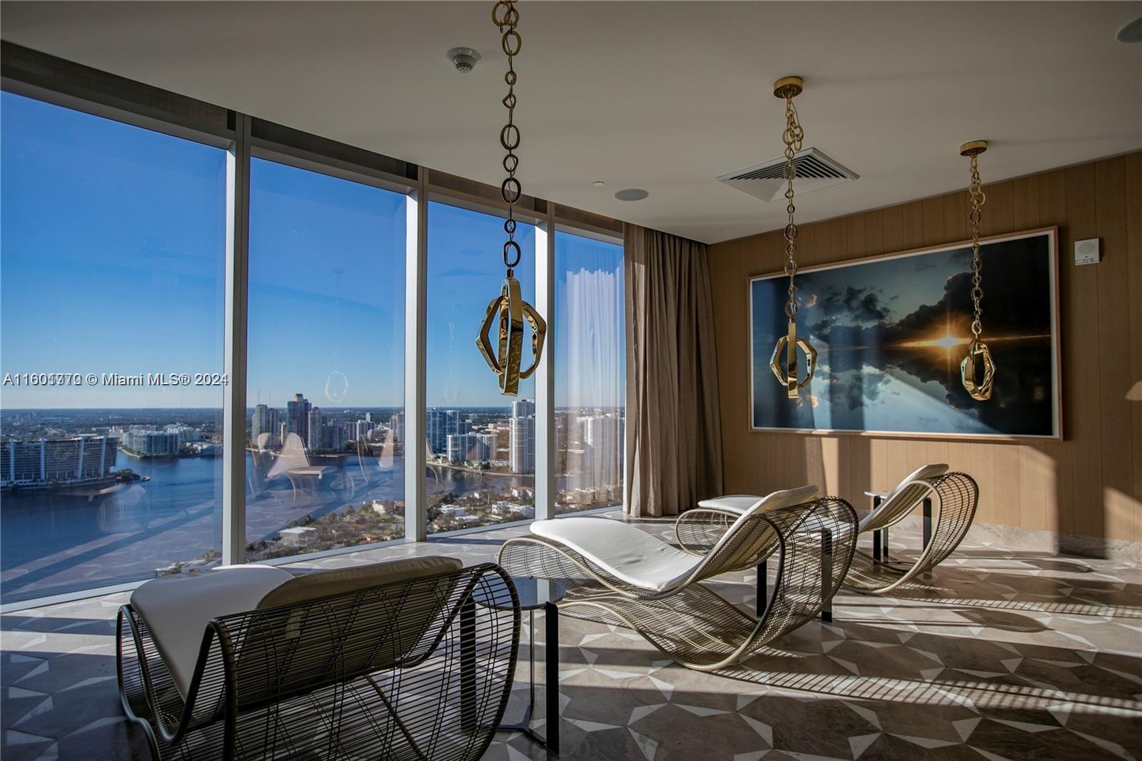 TURNBERRY OCEAN CLUB - Residential