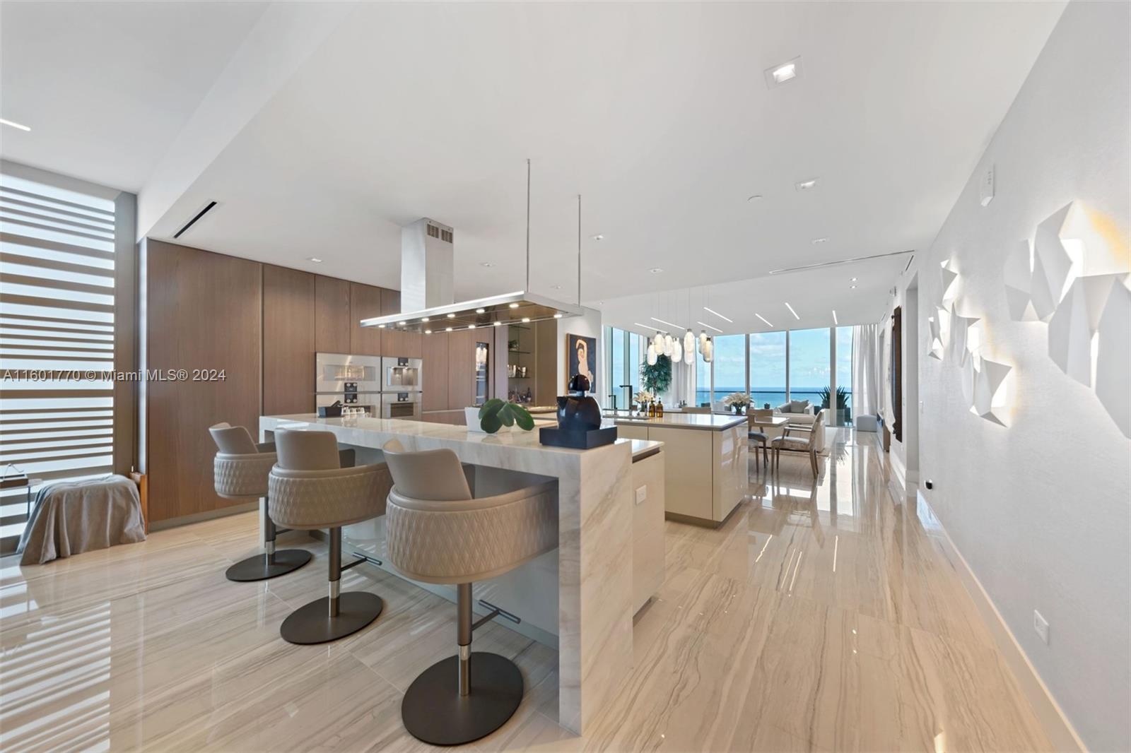 TURNBERRY OCEAN CLUB - Residential