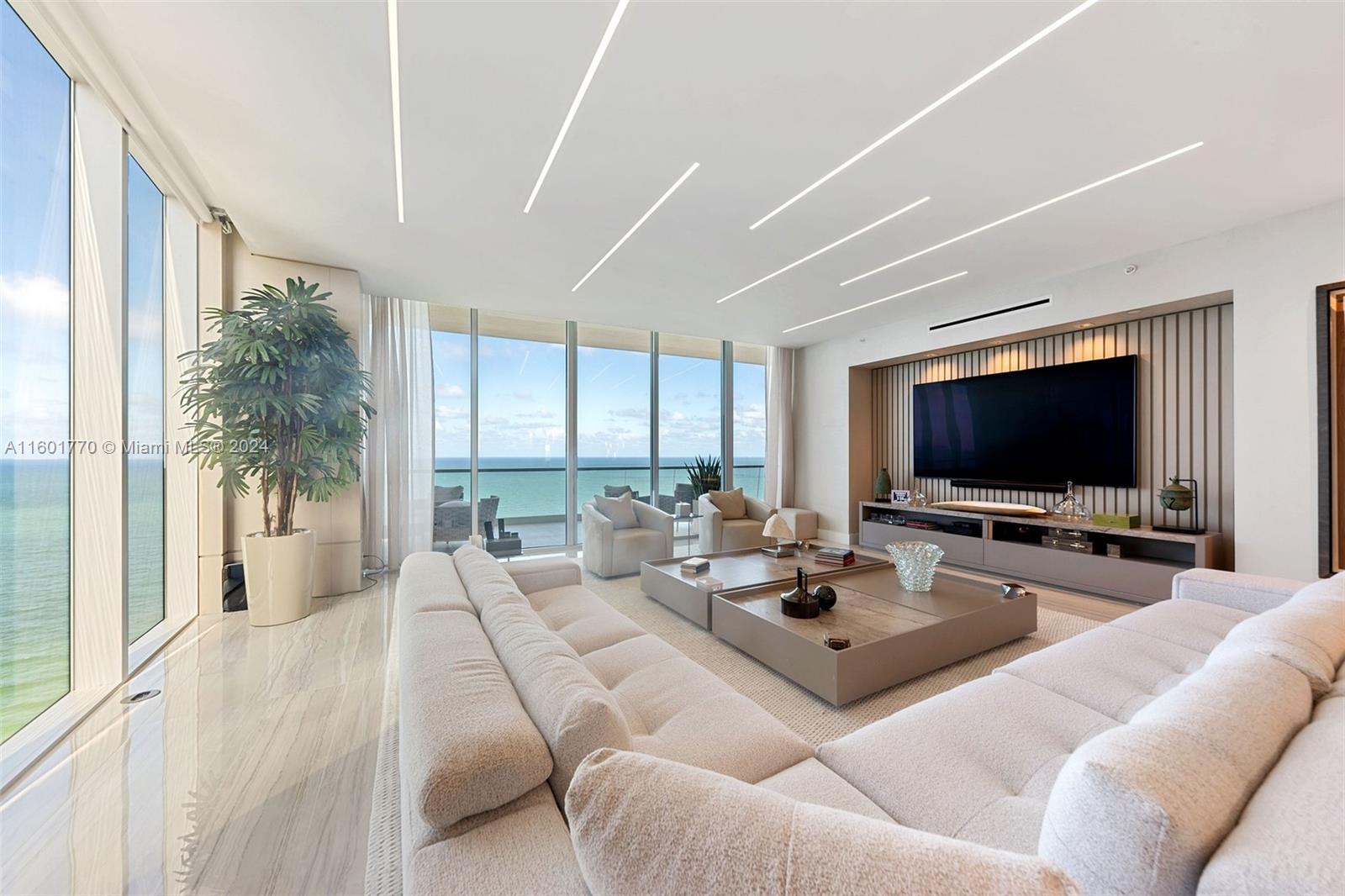 TURNBERRY OCEAN CLUB - Residential