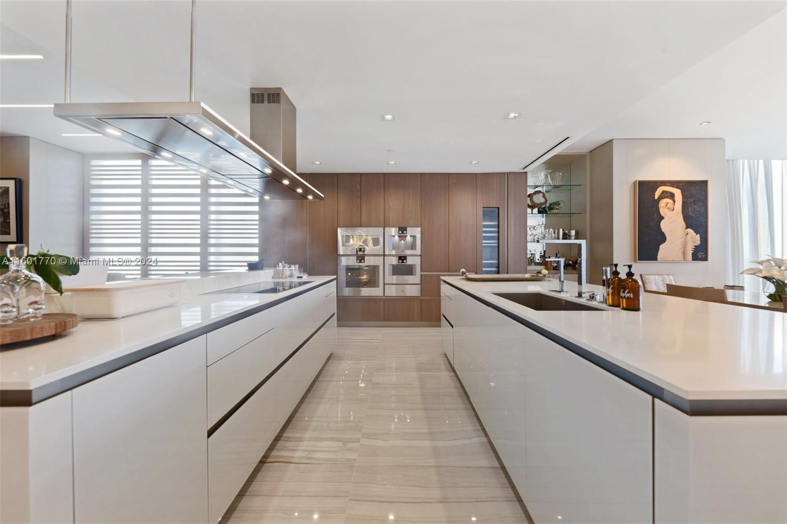 TURNBERRY OCEAN CLUB - Residential