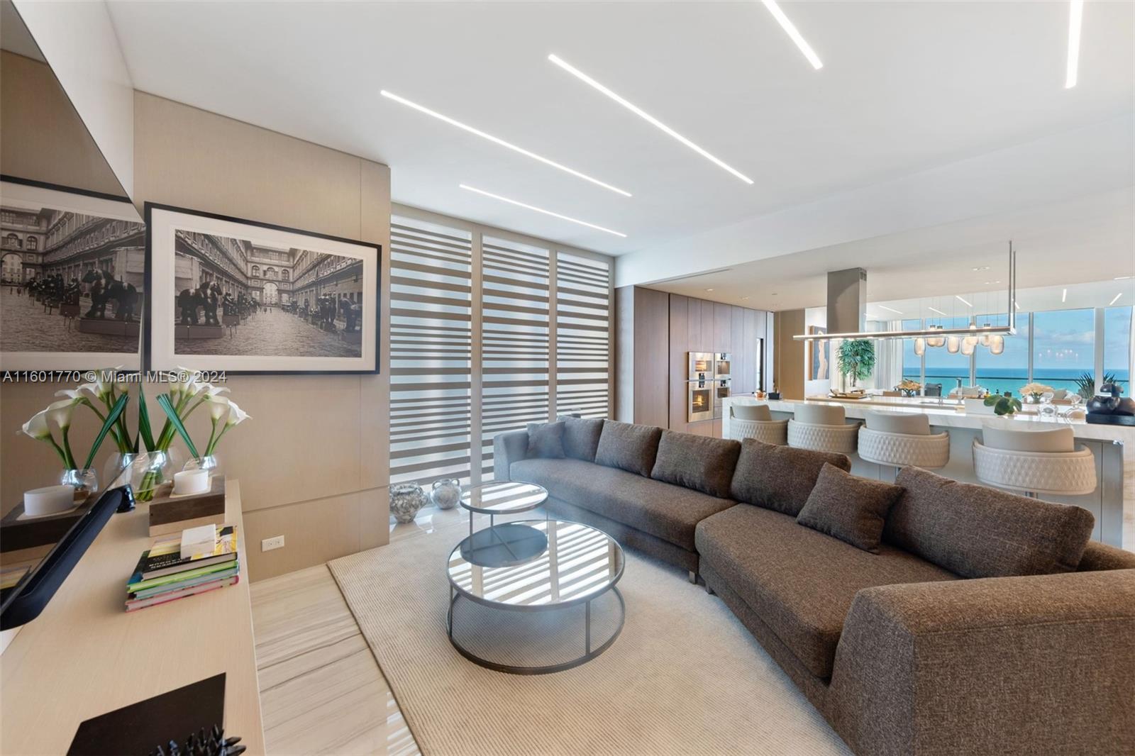 TURNBERRY OCEAN CLUB - Residential