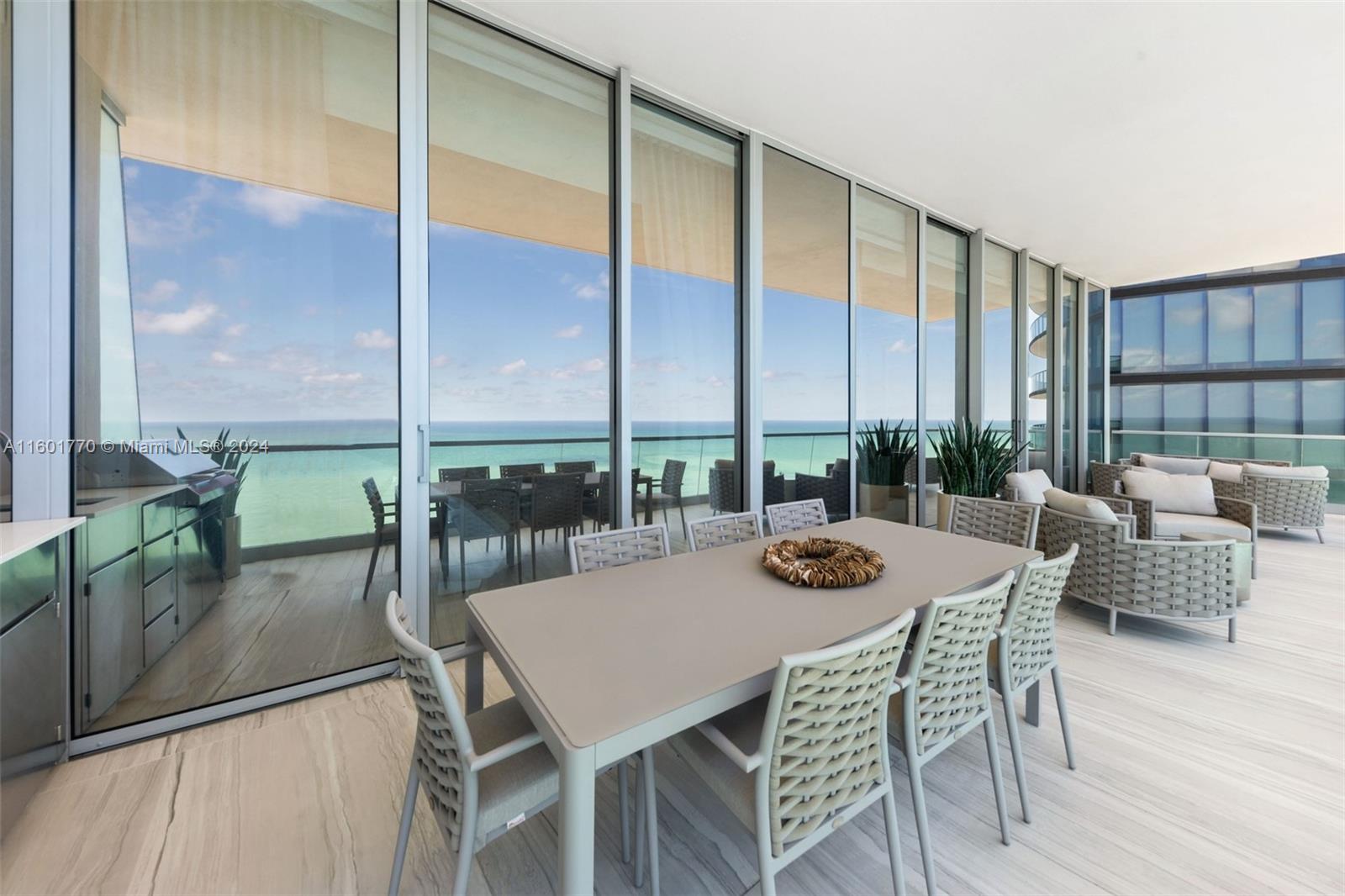 TURNBERRY OCEAN CLUB - Residential