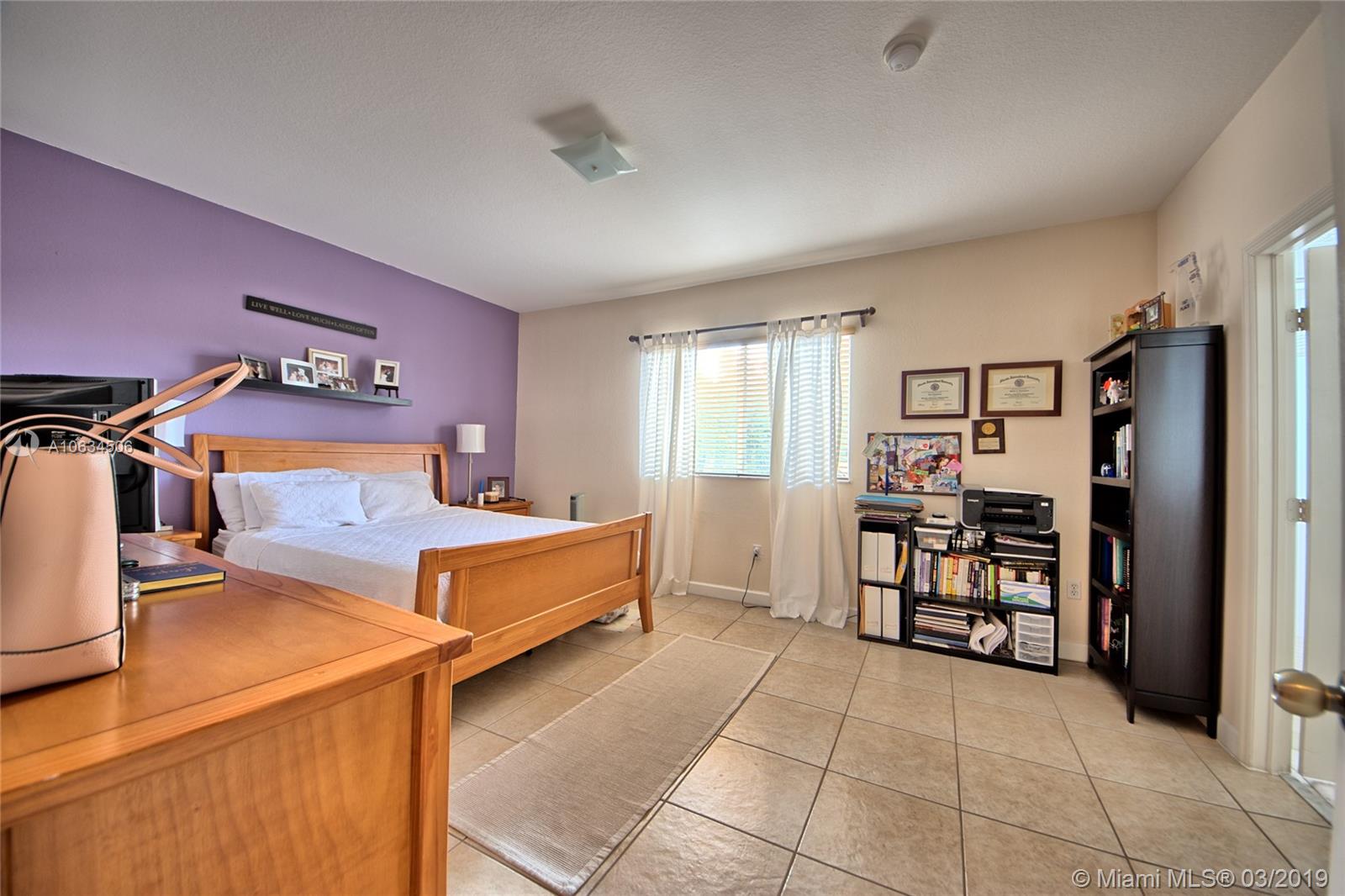 EMERALD LAKES - Residential