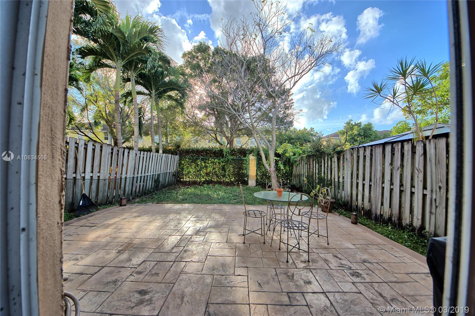 EMERALD LAKES - Residential