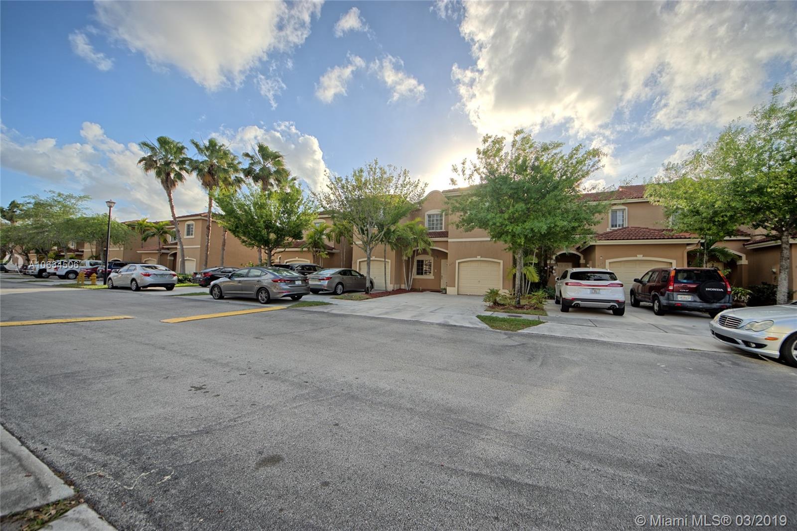 EMERALD LAKES - Residential