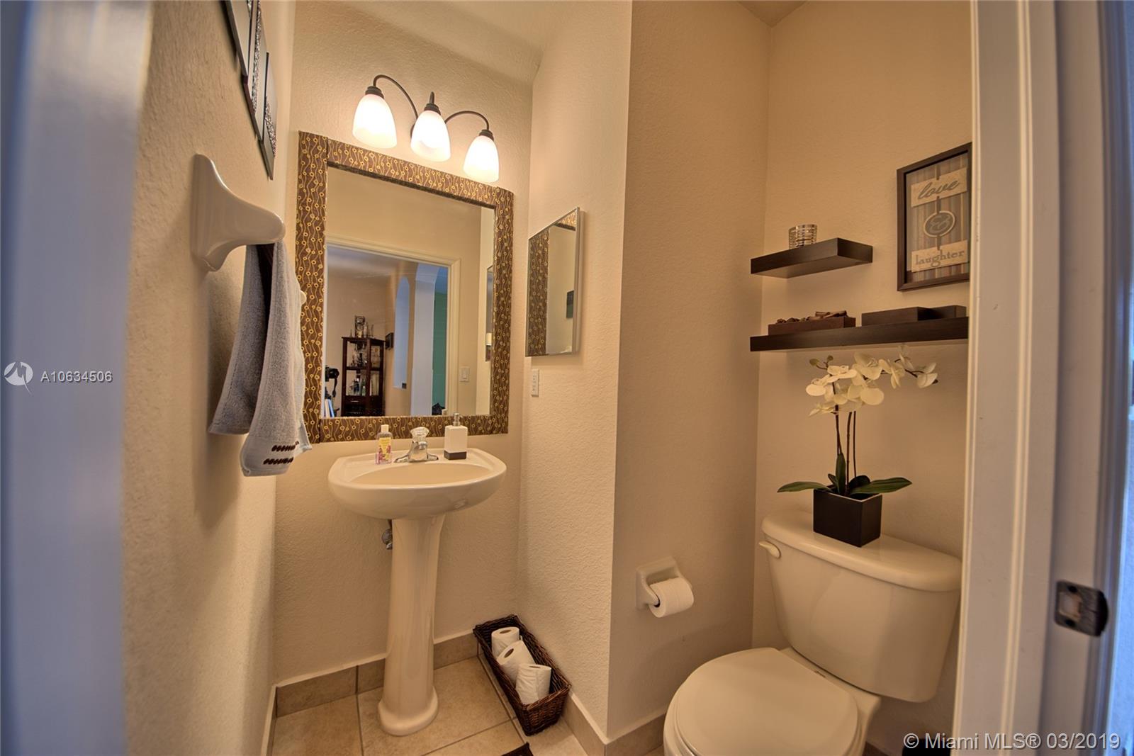 EMERALD LAKES - Residential