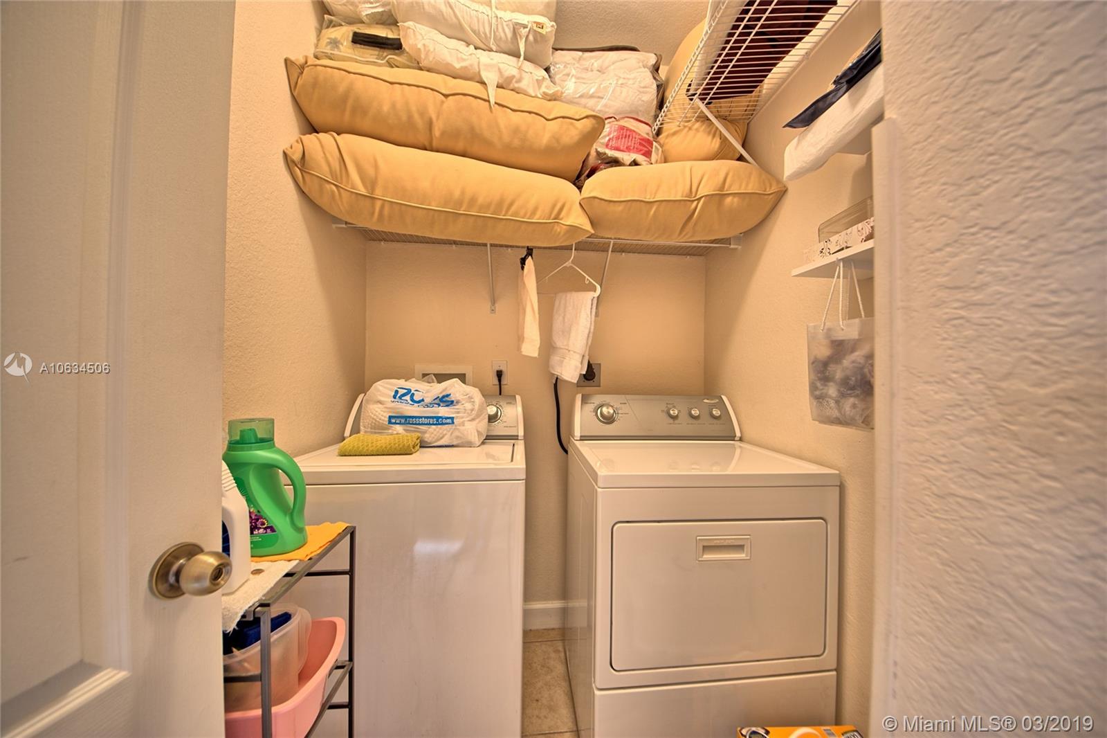 EMERALD LAKES - Residential