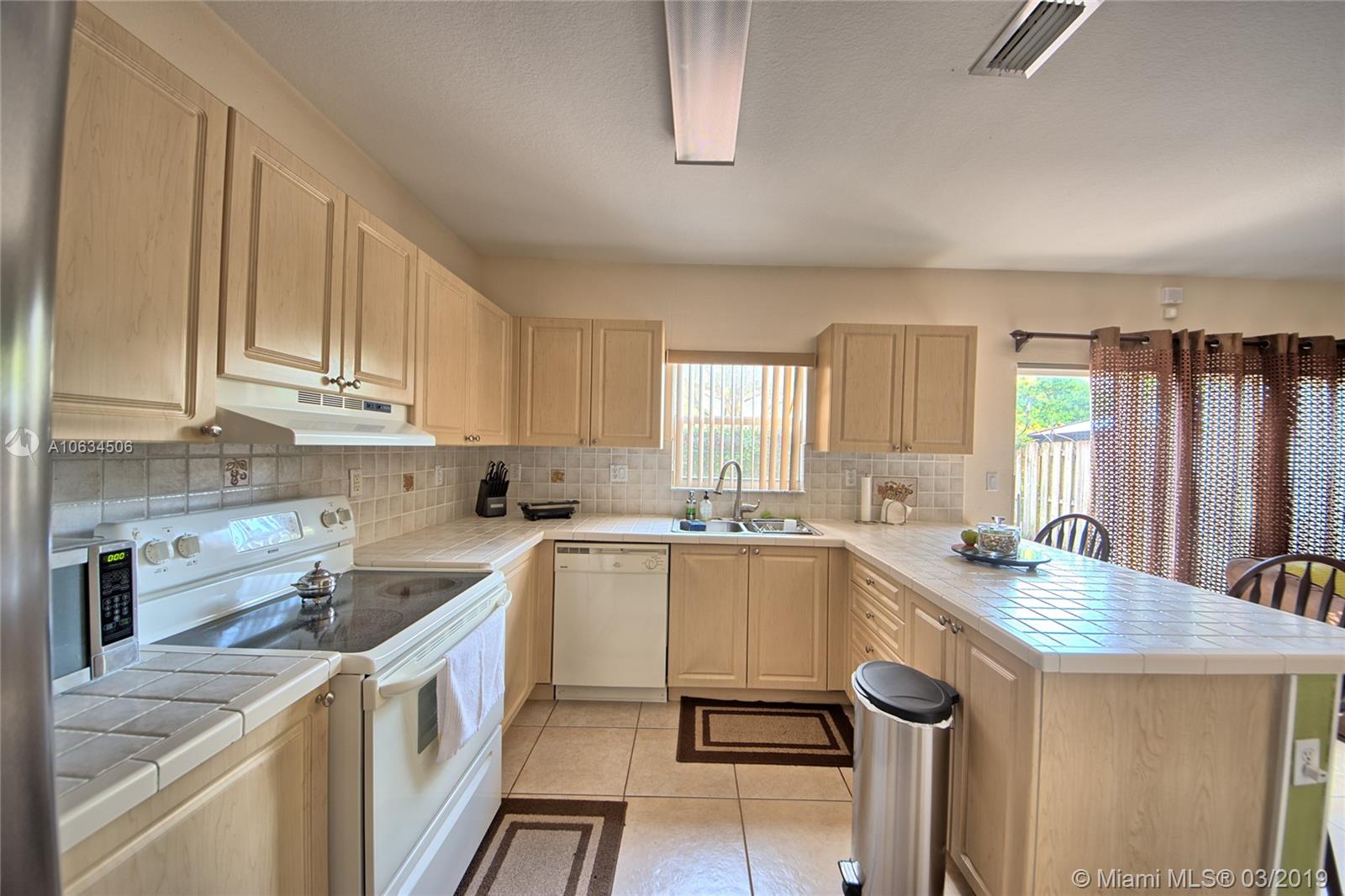 EMERALD LAKES - Residential