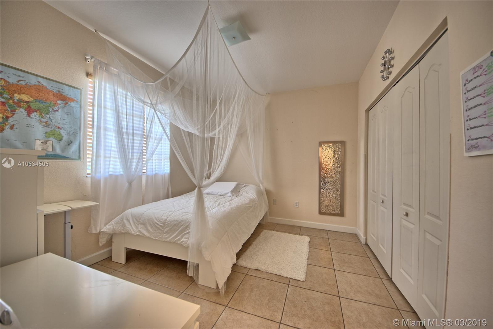 EMERALD LAKES - Residential