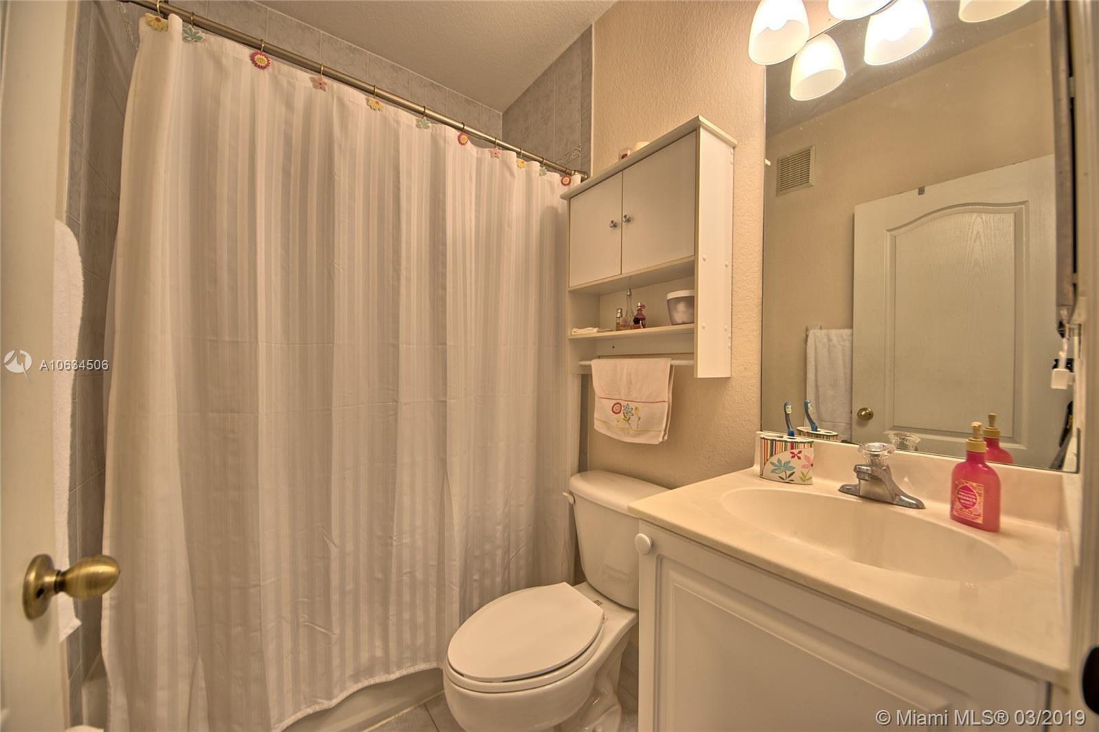 EMERALD LAKES - Residential