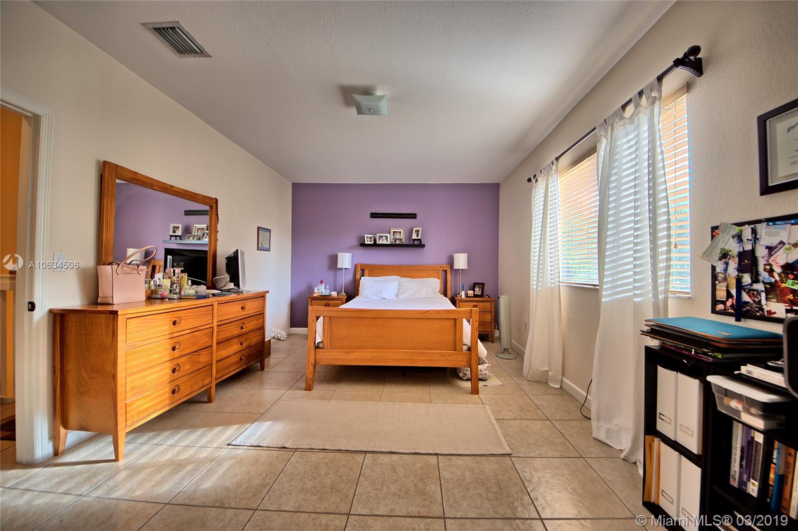 EMERALD LAKES - Residential