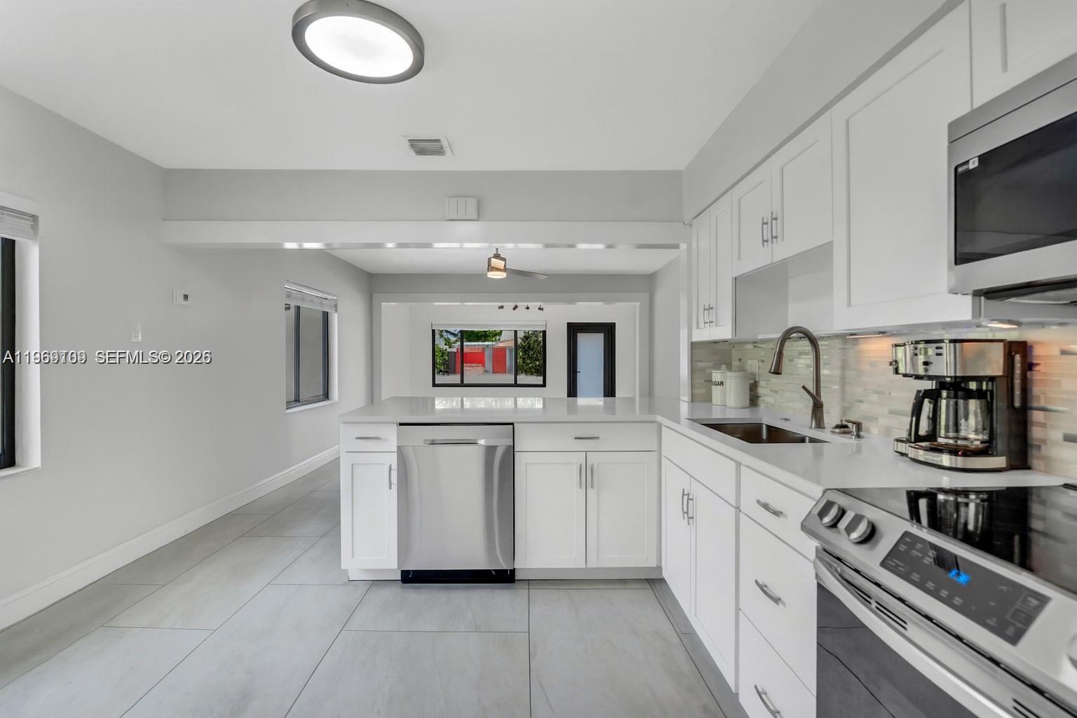 HOLLYWOOD PARK - Residential