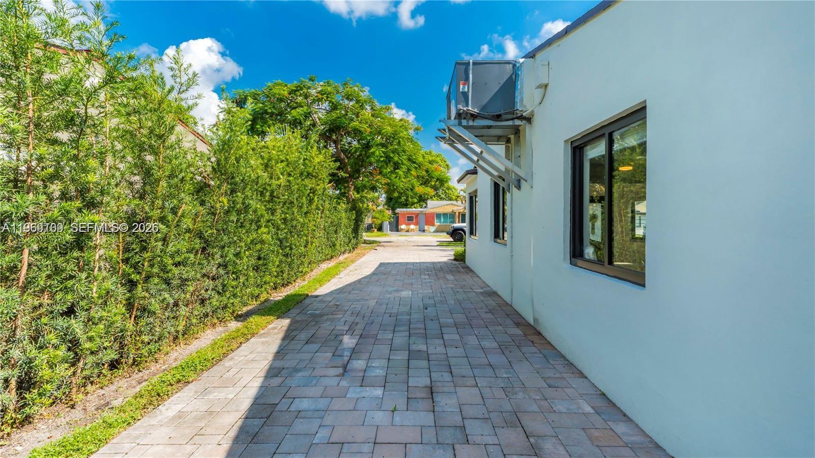 HOLLYWOOD PARK - Residential