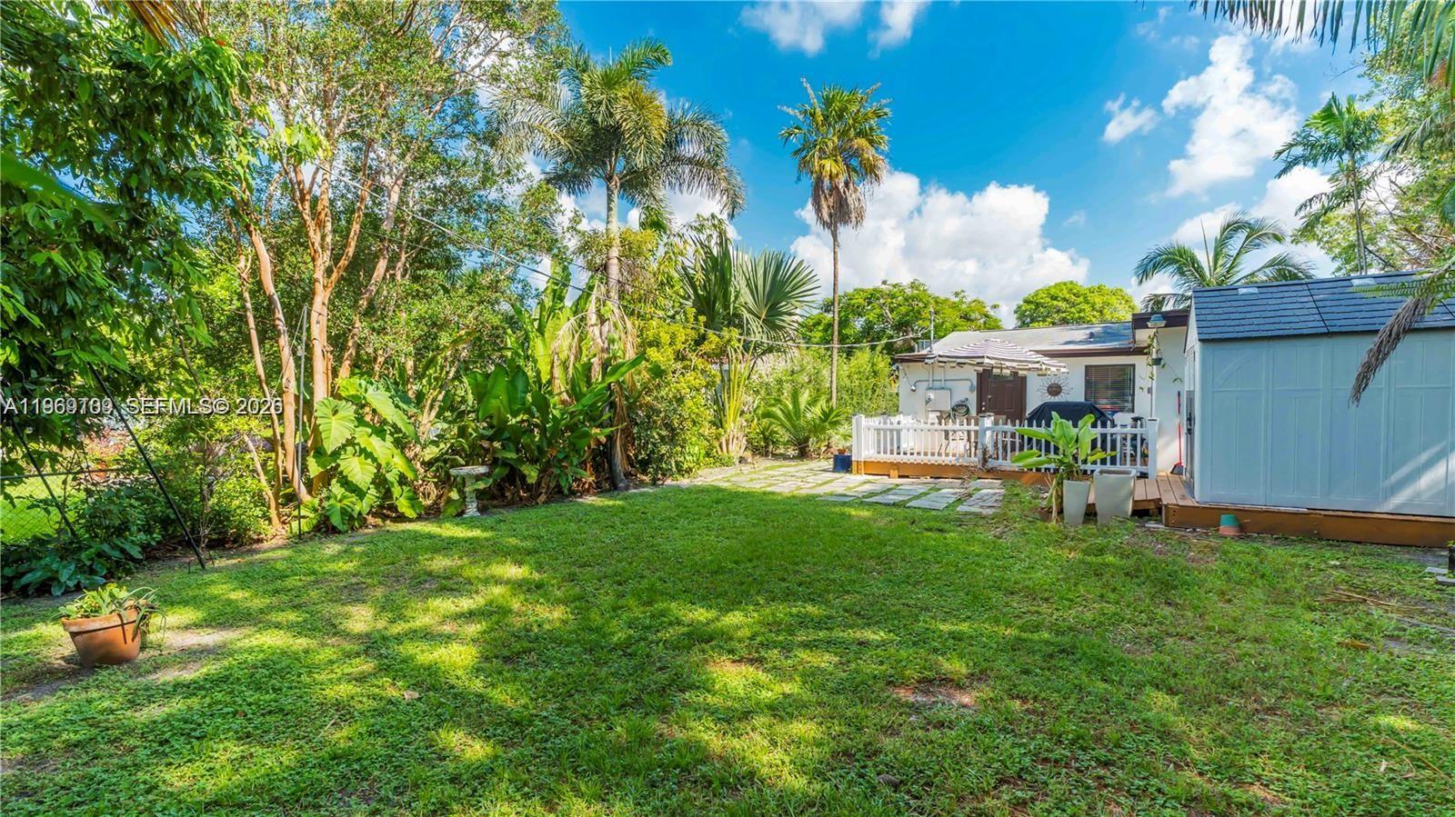 HOLLYWOOD PARK - Residential