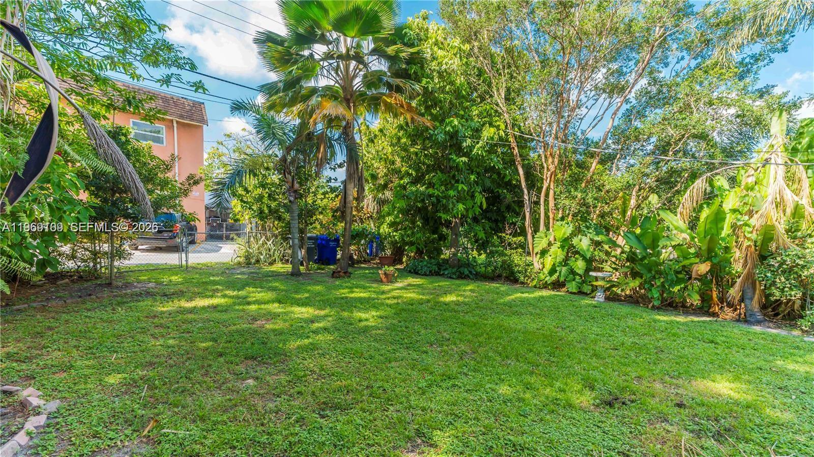 HOLLYWOOD PARK - Residential